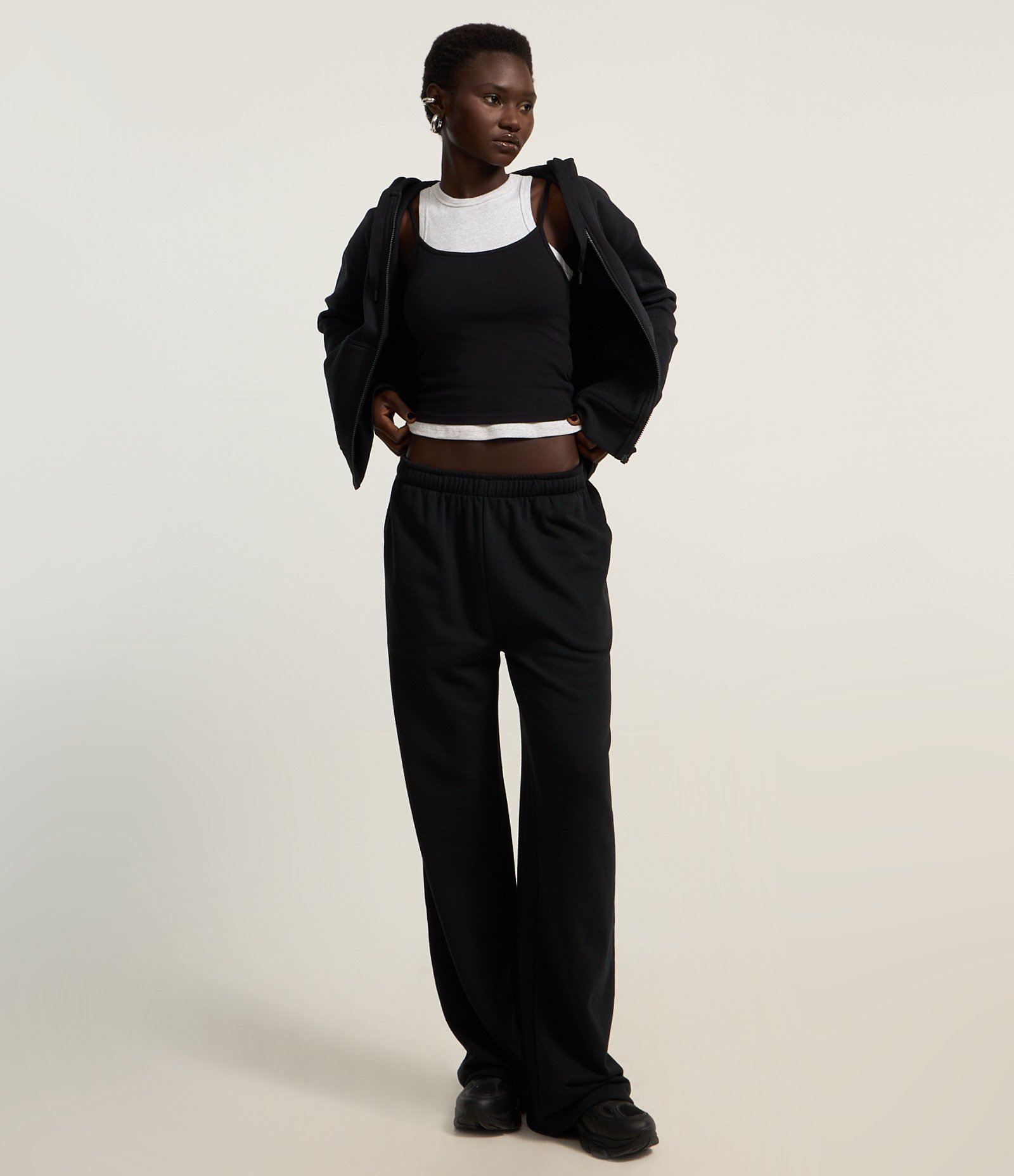 Blusa Cropped em Algodão com Alça Fina Preto 2