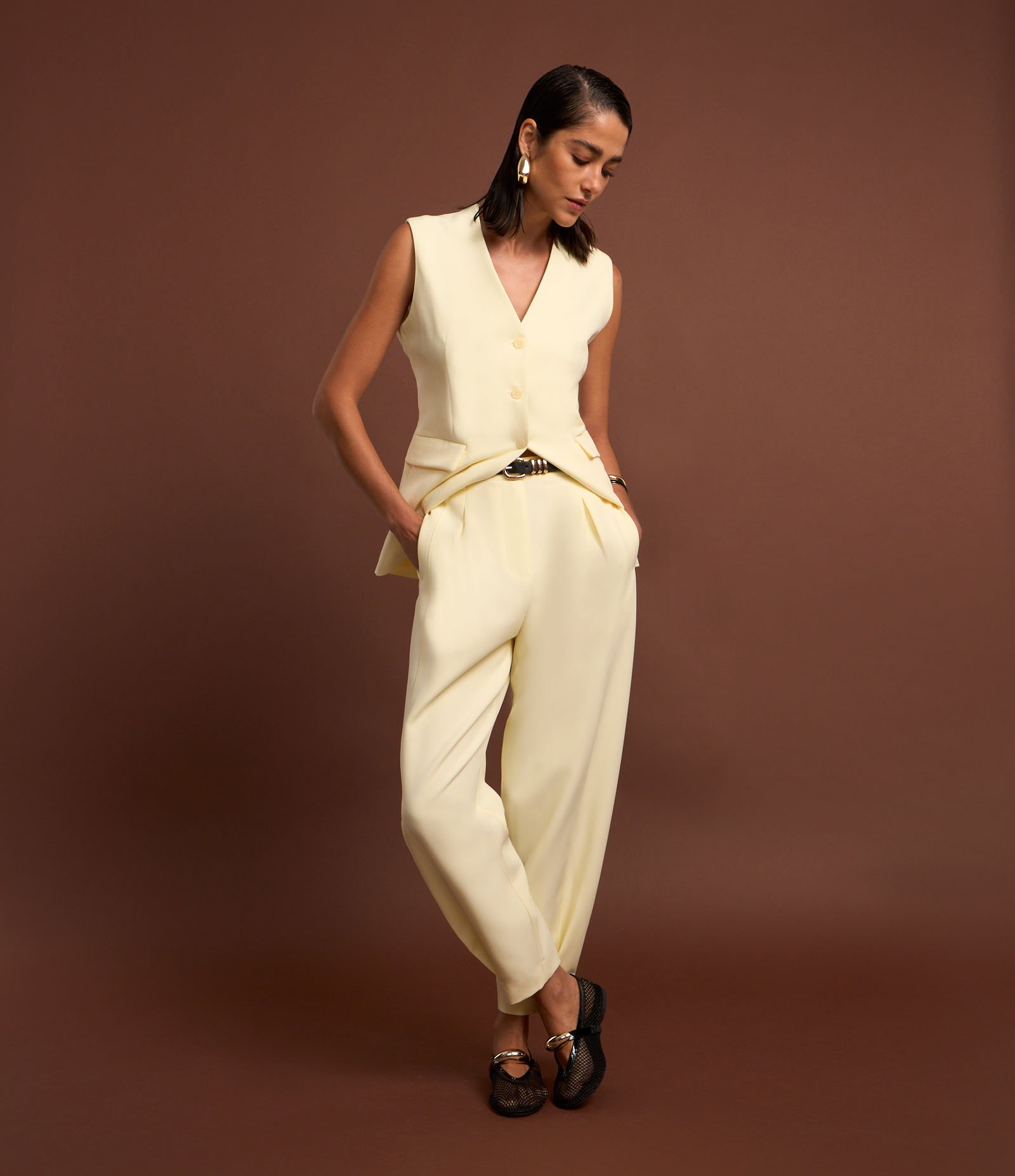 Calça Cenoura de Alfaiataria com Pregas na Barra Off White 5