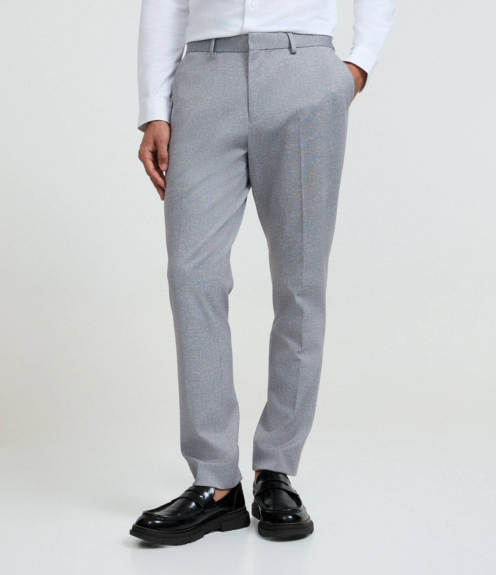 Calça Social Básica em Tricoline com Passantes e Bolsos Cinza 2