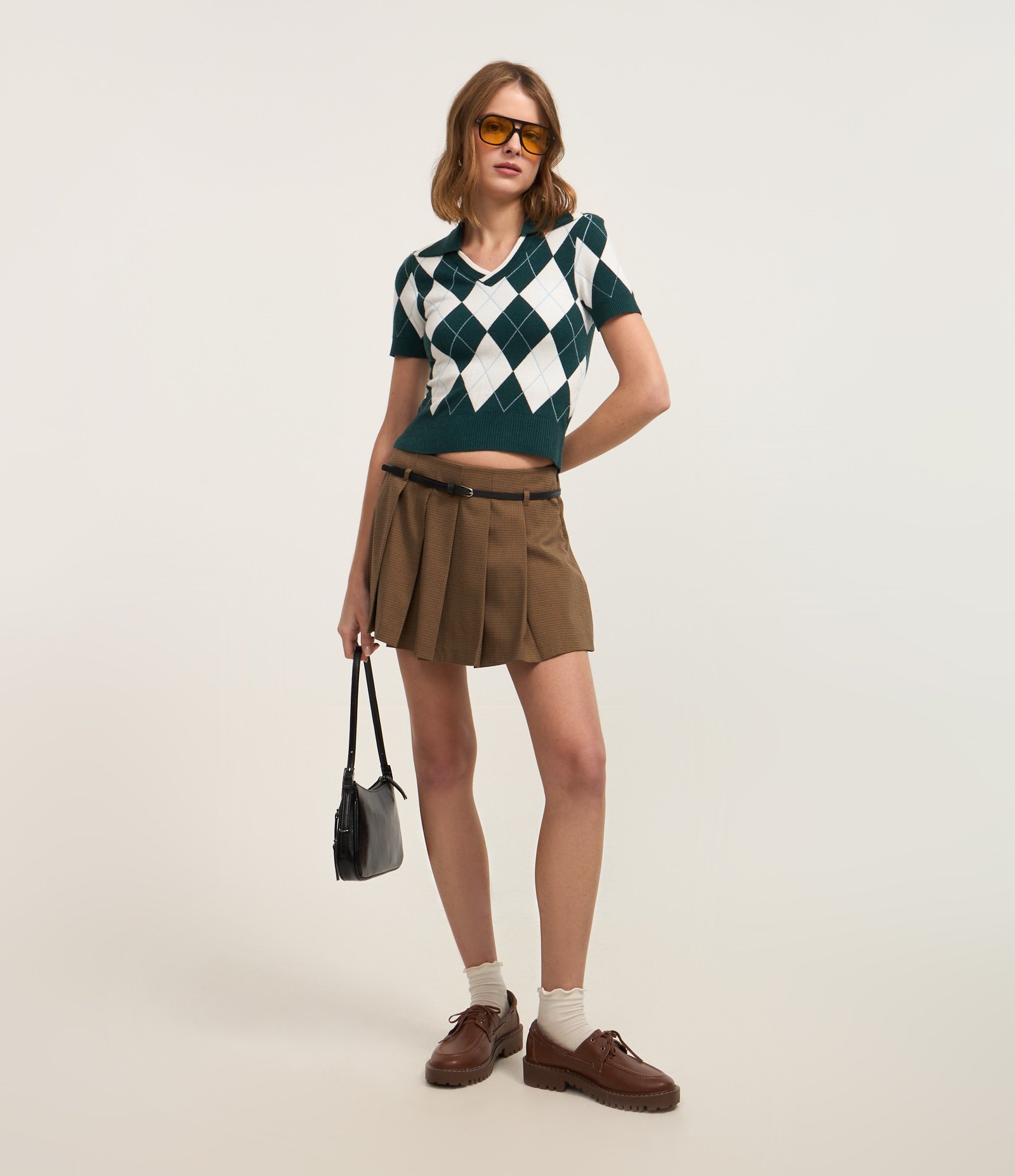 Short Saia em Alfaiataria Plissada com Estampa Xadrez e Cinto Marrom 1