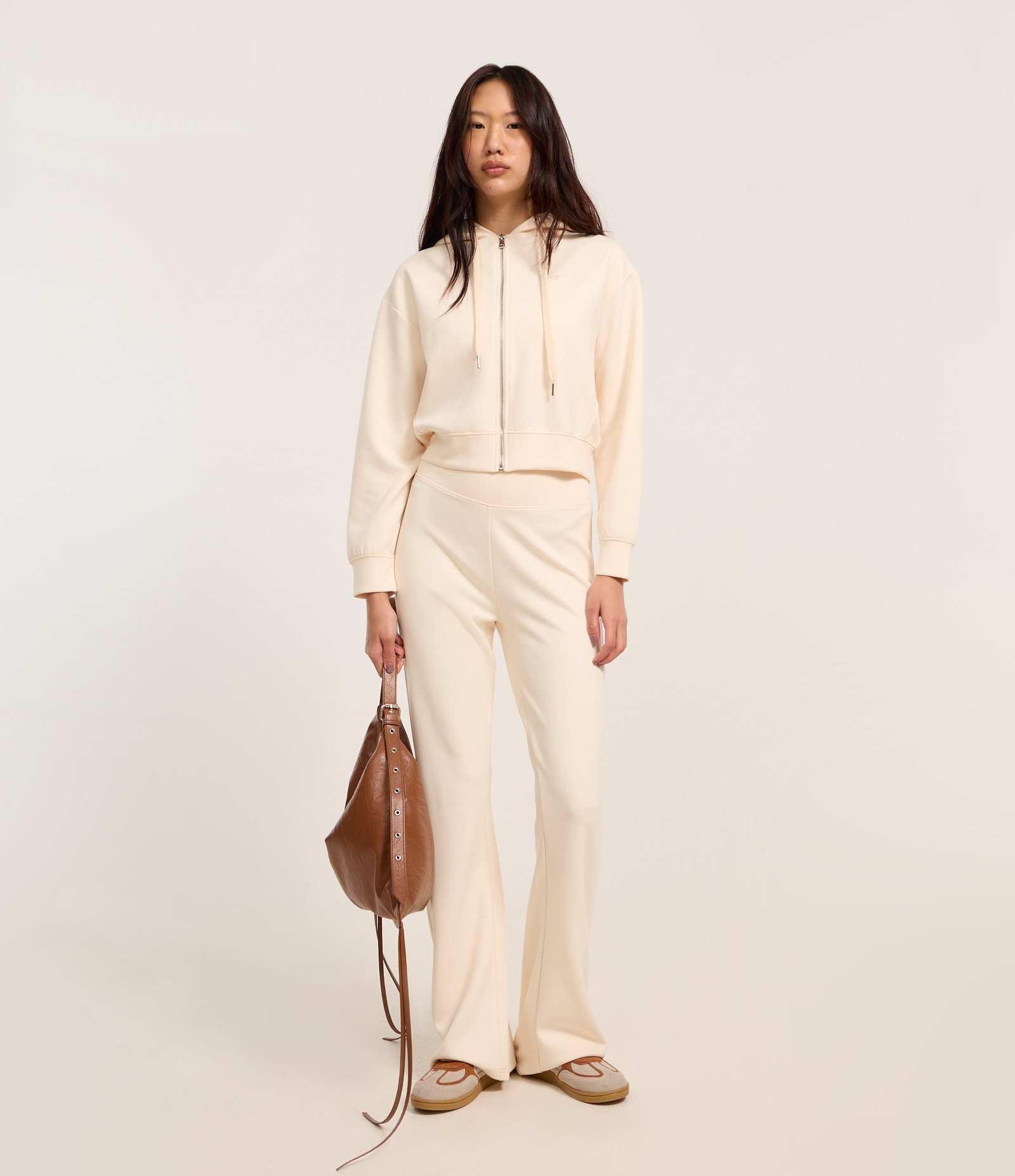 Calça Flare em Moletinho com Forro Fleece Bege 1