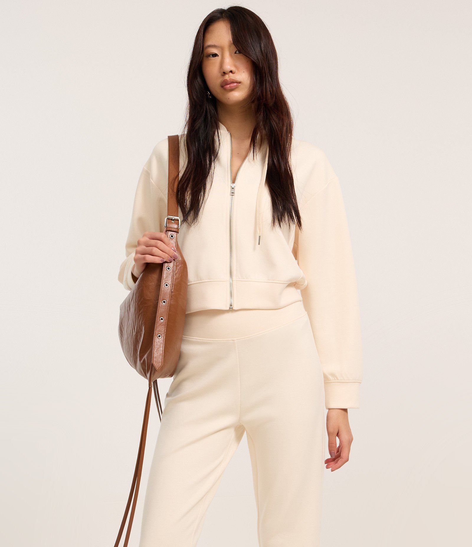 Calça Flare em Moletinho com Forro Fleece Bege 2