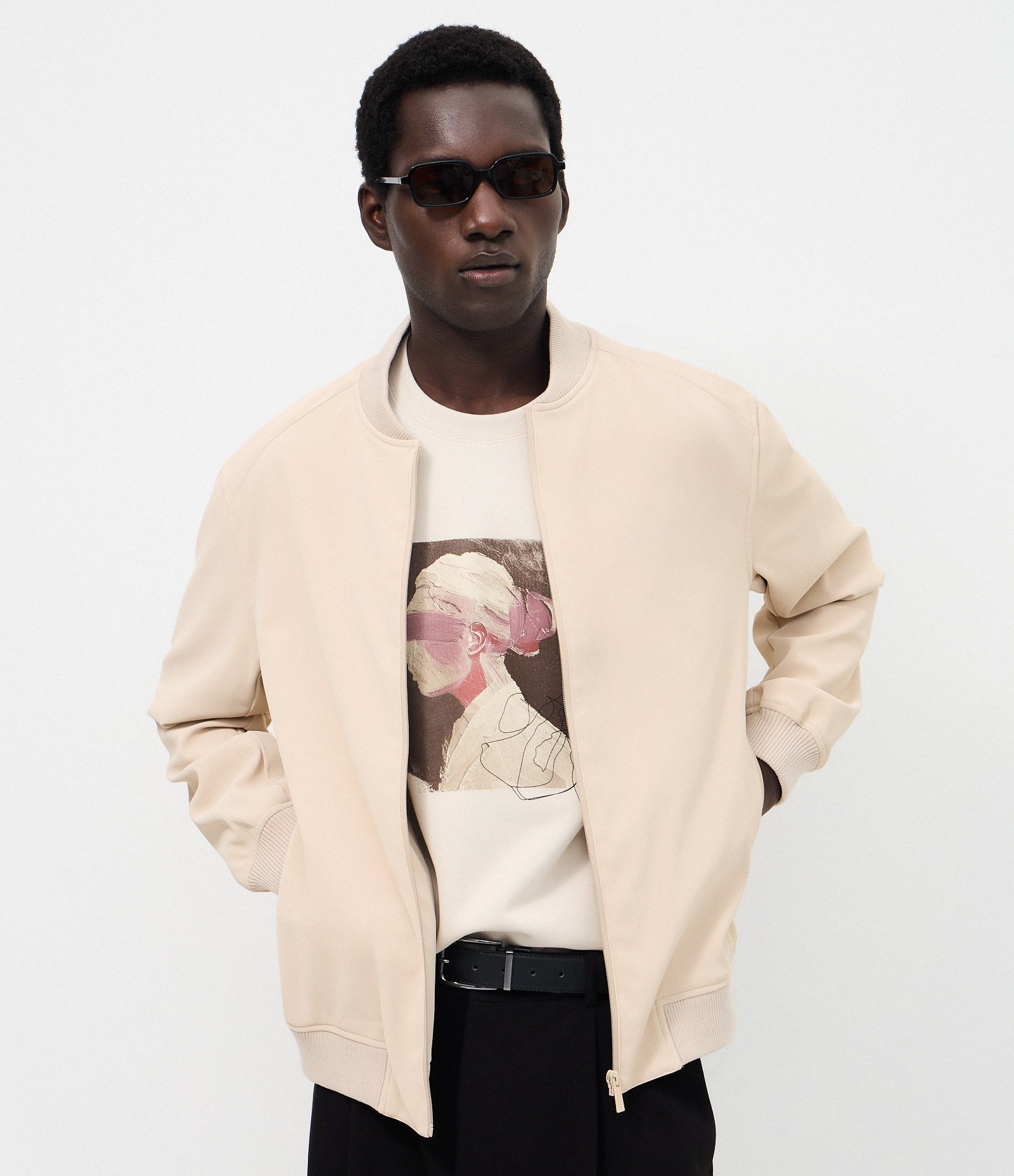 Jaqueta Bomber com Bolso Interno e Textura Emborrachada Bege 6