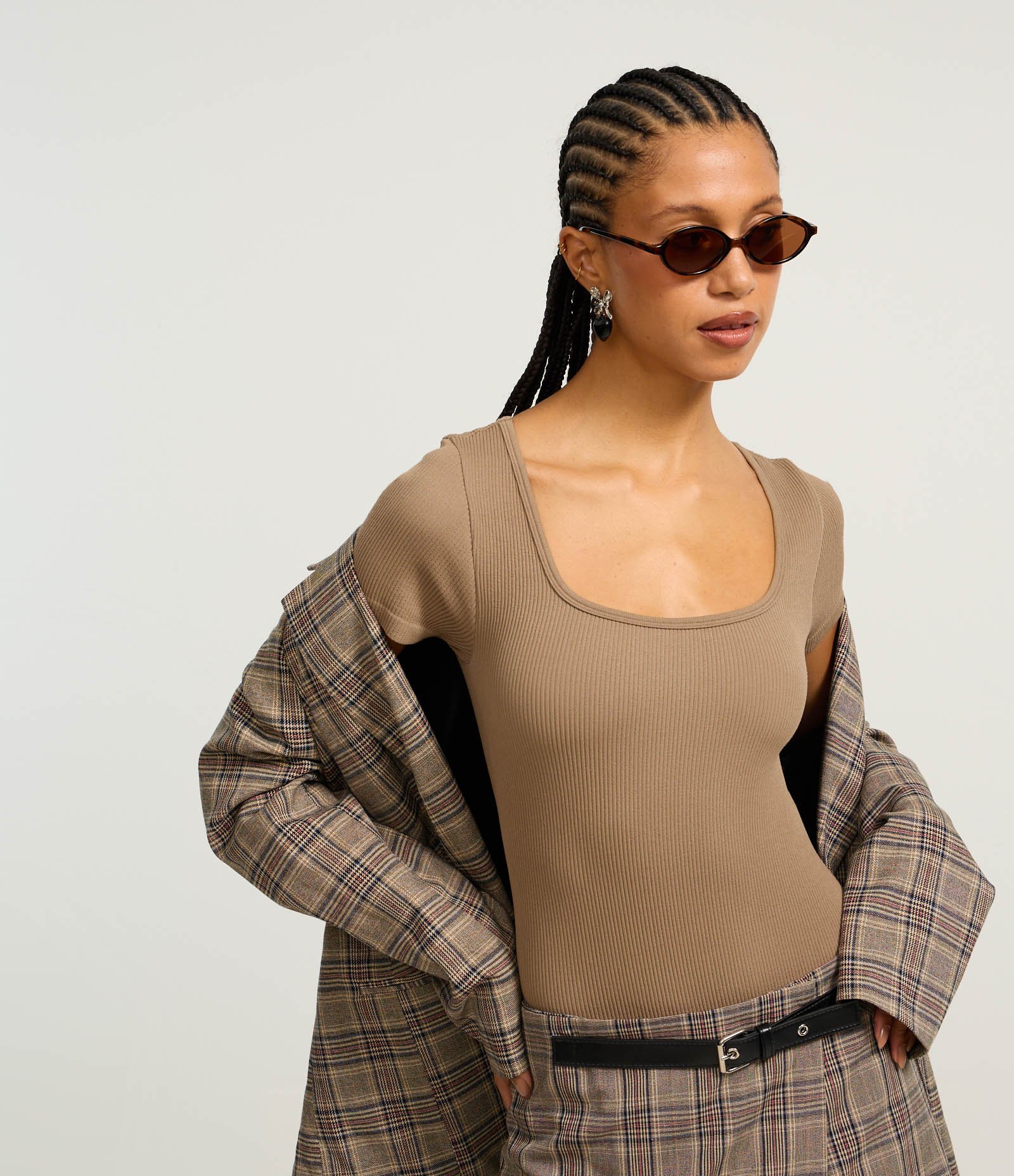 Body em Poliamida Texturizada e com Decote Quadrado Bege 1