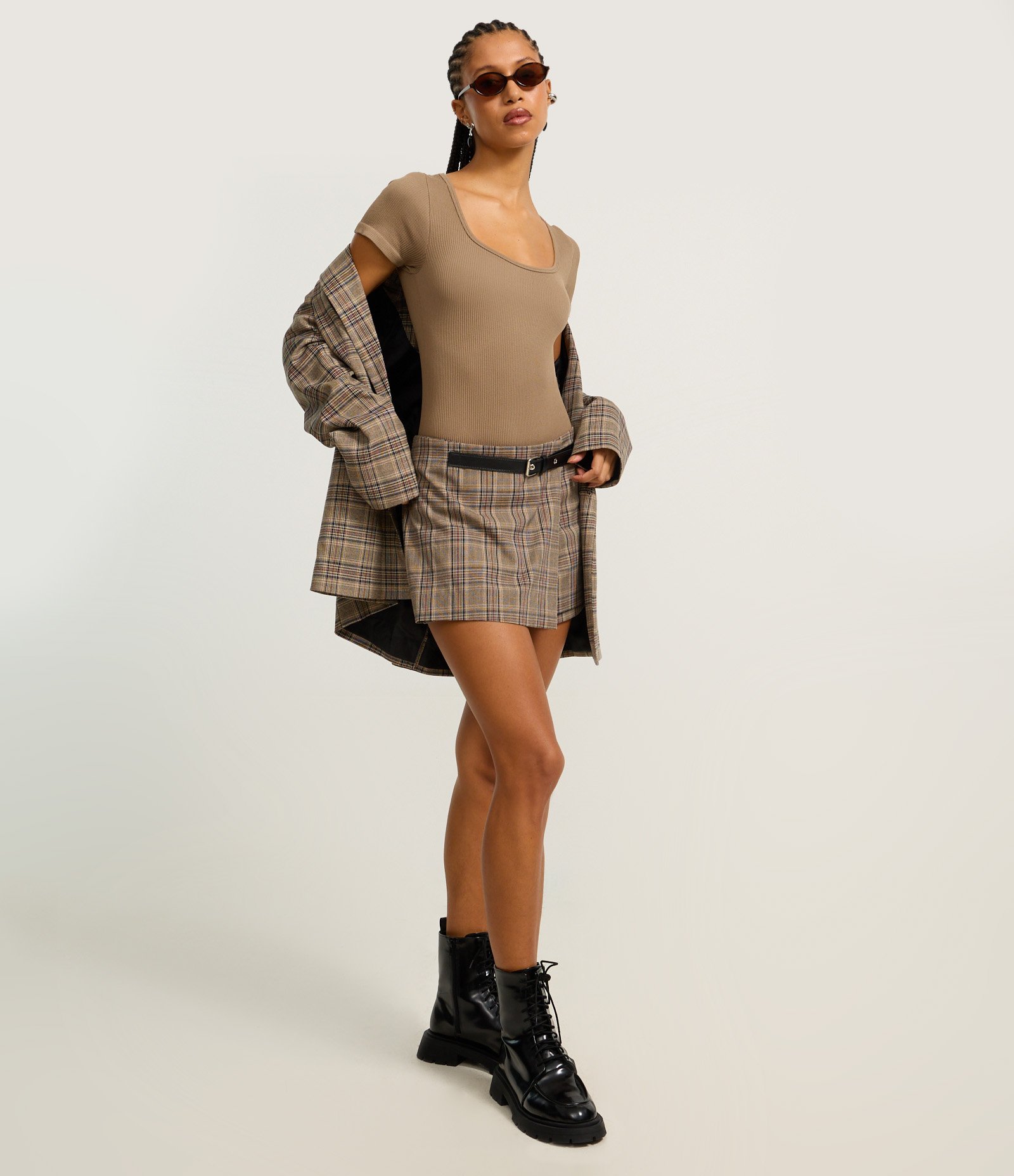 Body em Poliamida Texturizada e com Decote Quadrado Bege 2