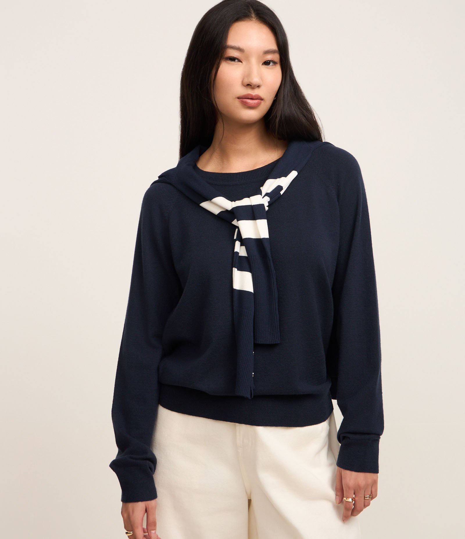 Suéter em Tricô com Gola Redonda Azul Escuro 1