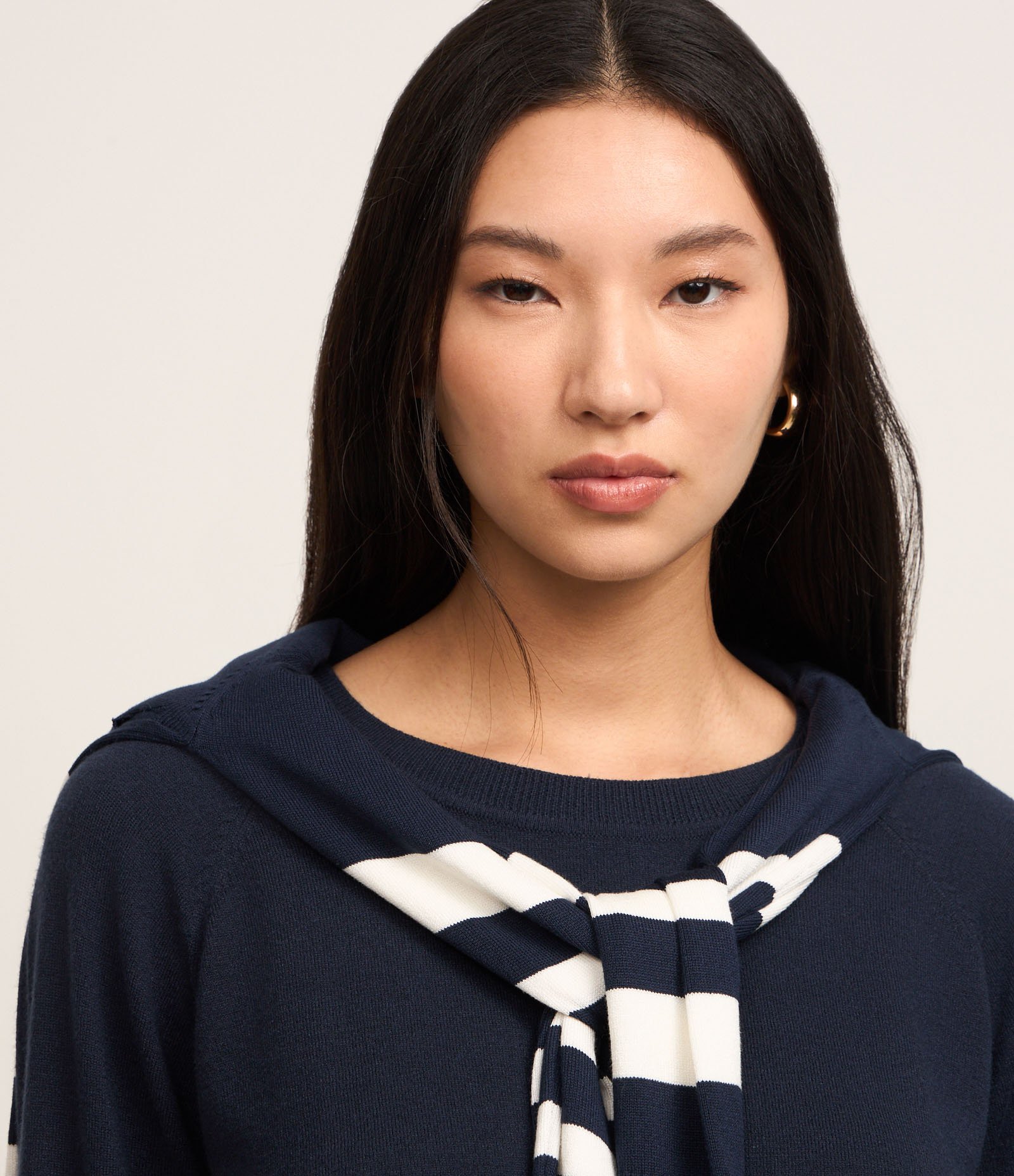 Suéter em Tricô com Gola Redonda Azul Escuro 4