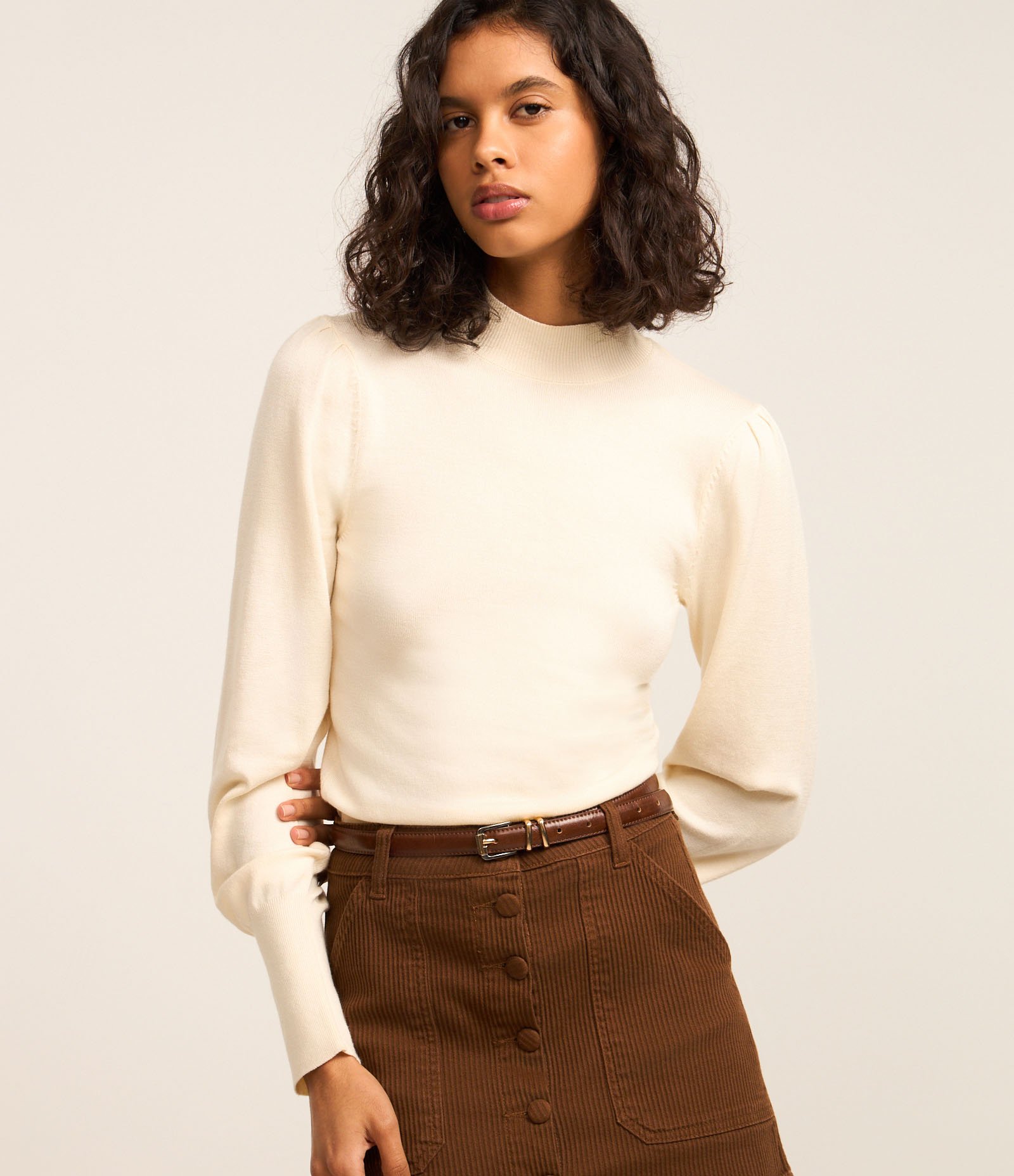 Suéter em Tricô com Gola Alta e Manga Bufante Bege 1