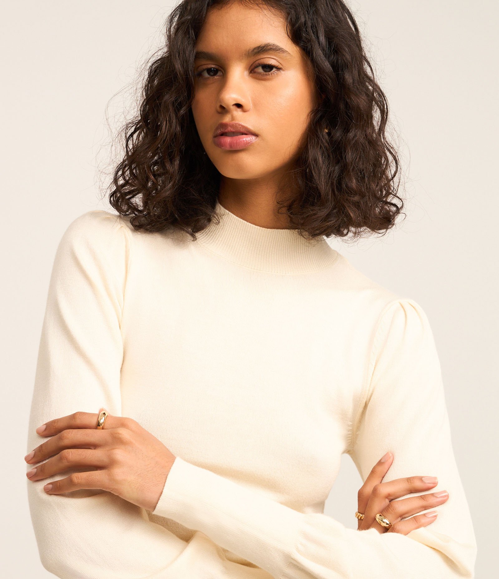 Suéter em Tricô com Gola Alta e Manga Bufante Bege 3