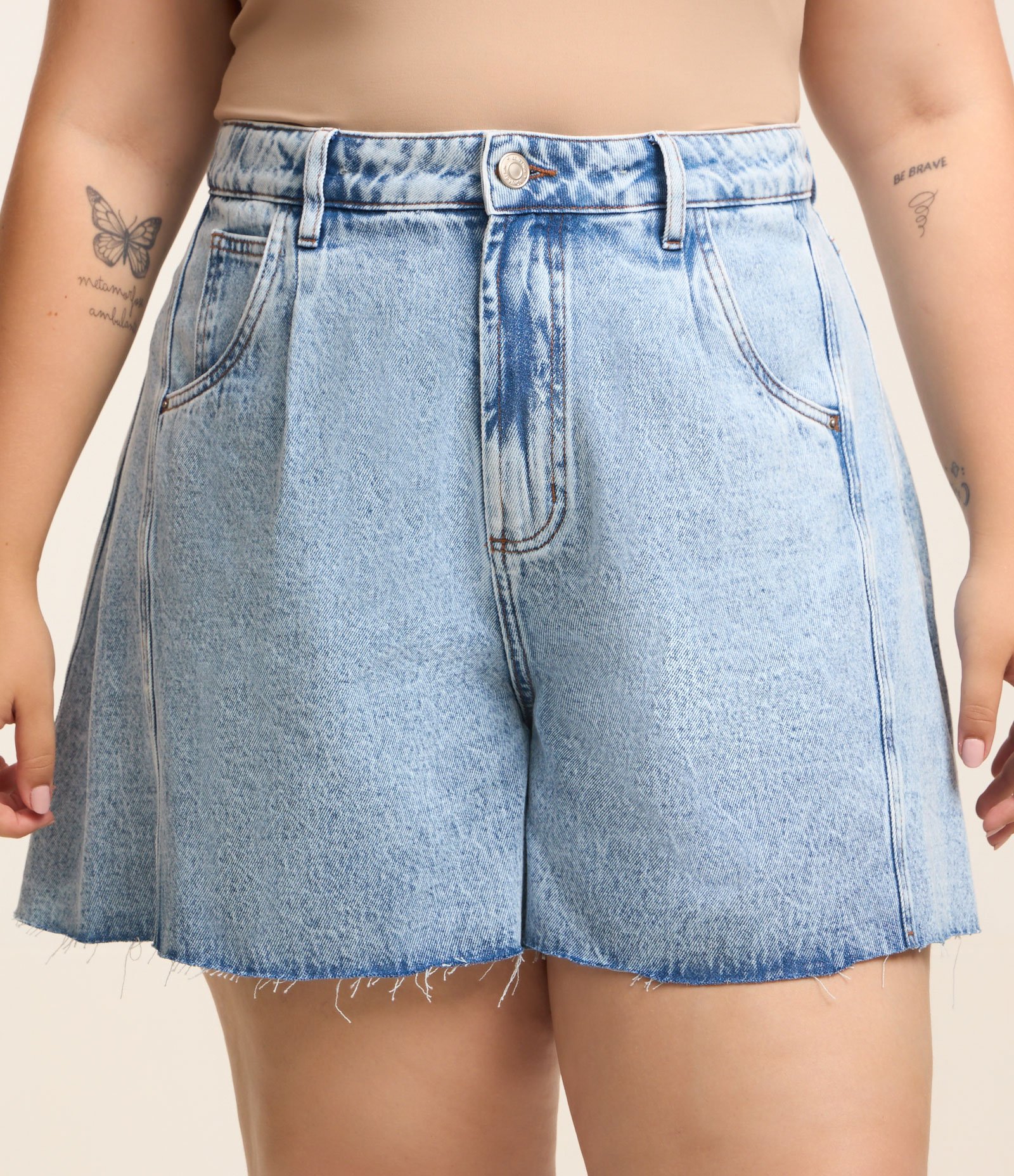 Short Evasê em Jeans com Barra a Fio Curve & Plus Size Azul 2