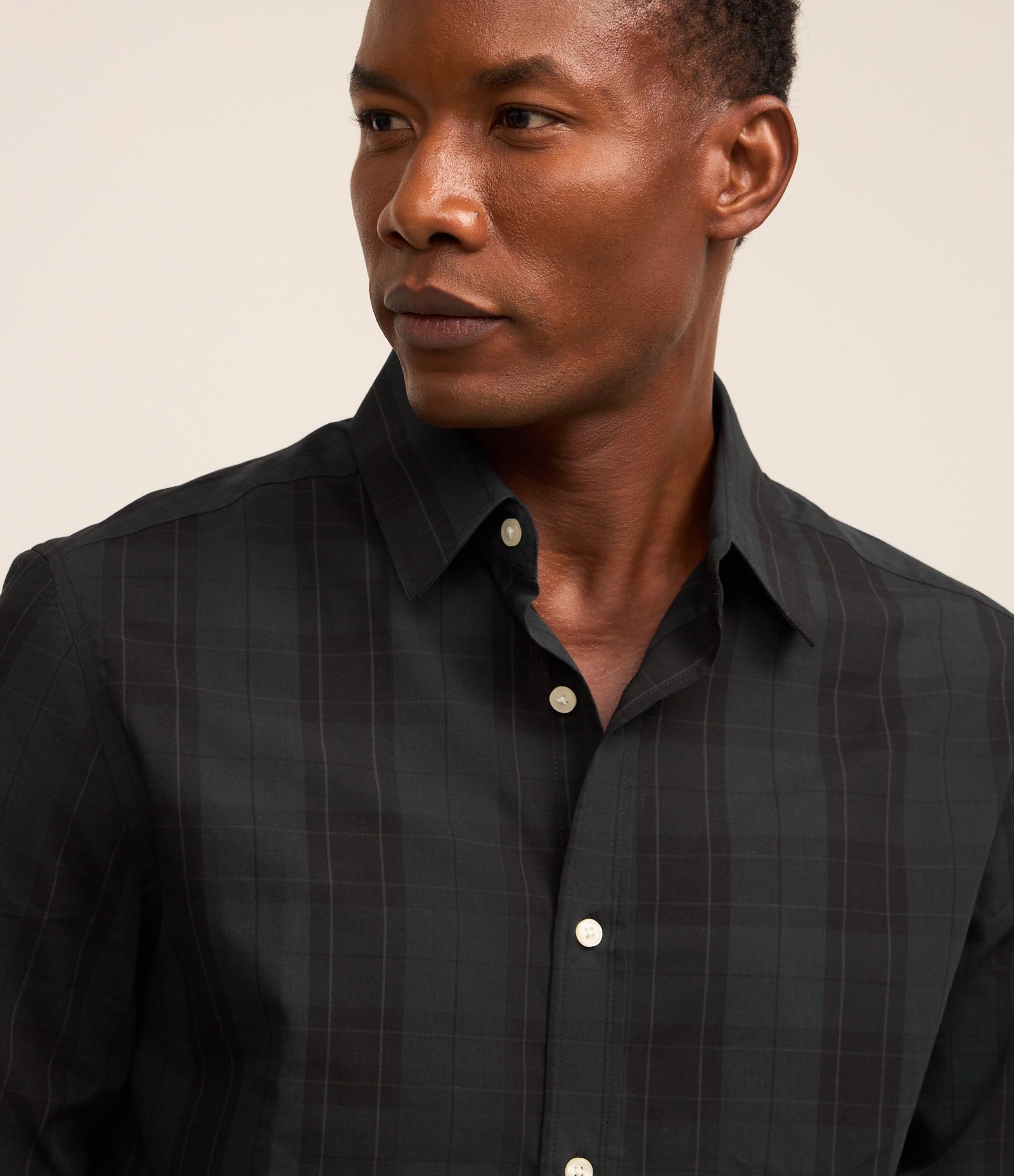 Camisa Regular em Tricoline com Xadrez em Fio Tinto Preto 5