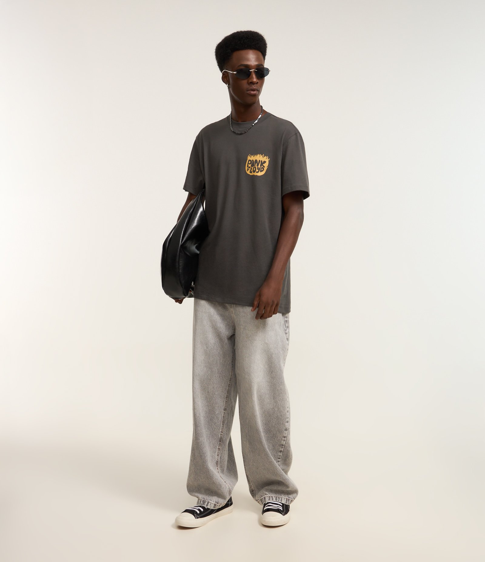 Camiseta Comfort em Algodão com Estampa Pink Floyd Cinza 2