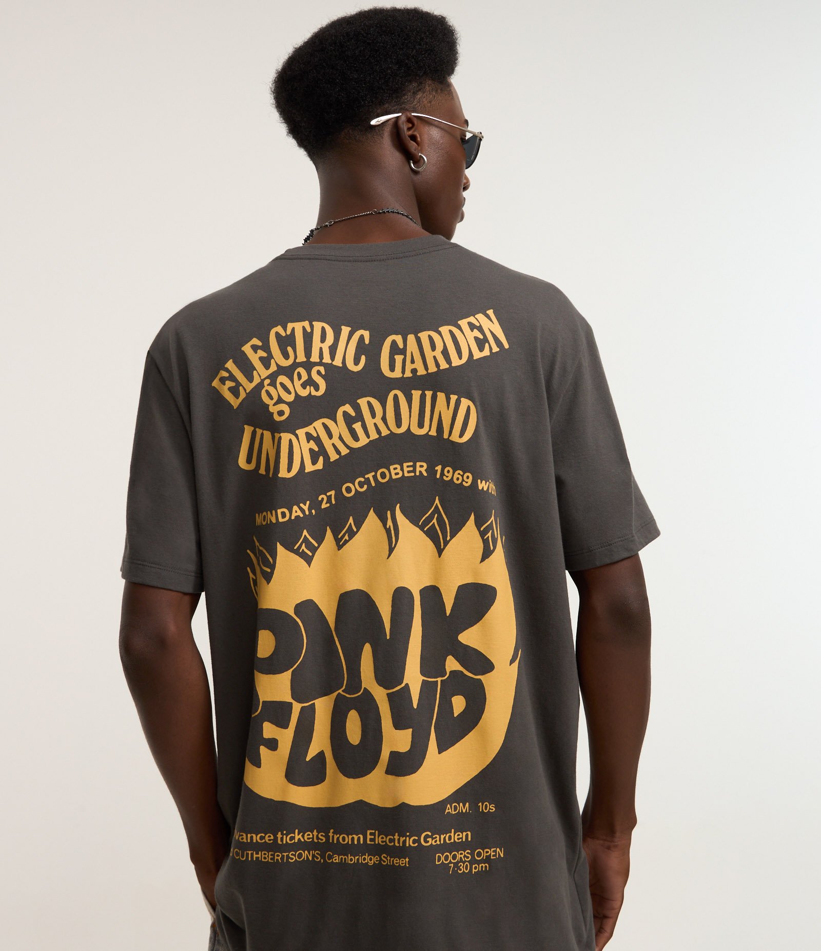 Camiseta Comfort em Algodão com Estampa Pink Floyd Cinza 3