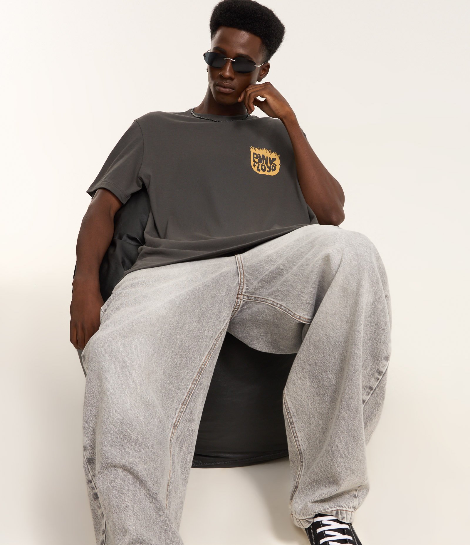 Camiseta Comfort em Algodão com Estampa Pink Floyd Cinza 7
