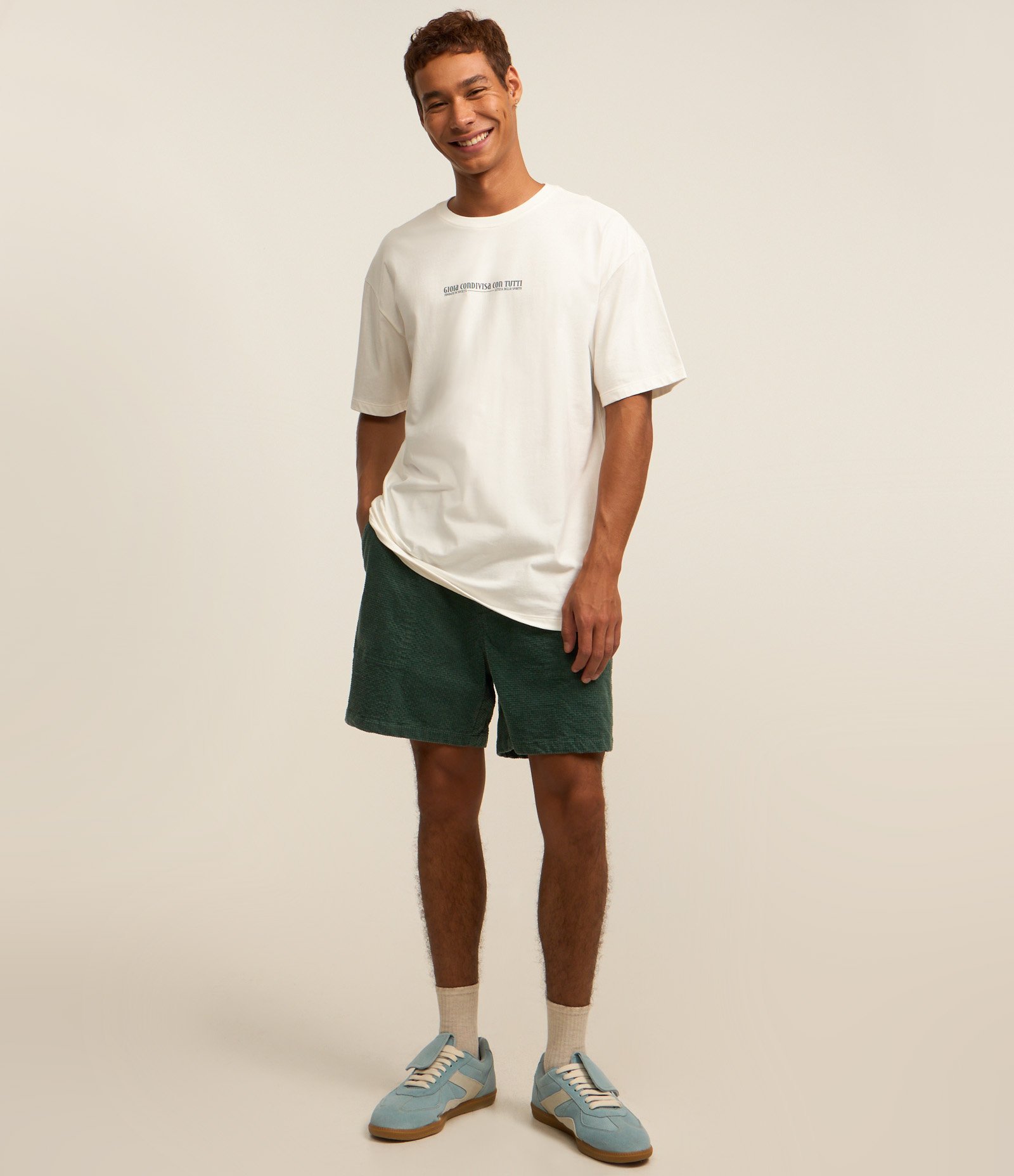 Camiseta Oversized em Malhão com Estampa Lettering e Arte Branco 2