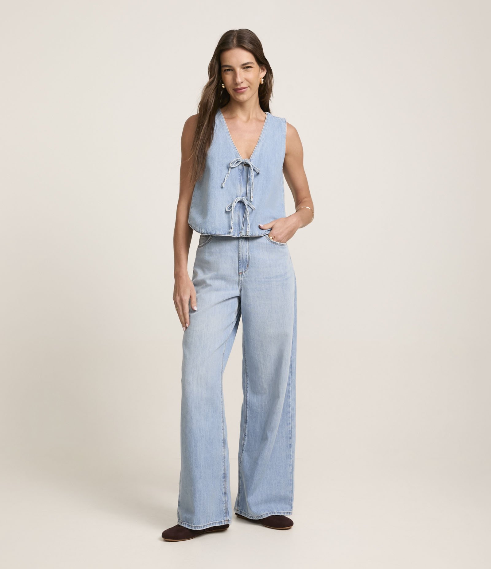 Blusa Sem Manga em Jeans com Laços Frontais Azul Claro 2