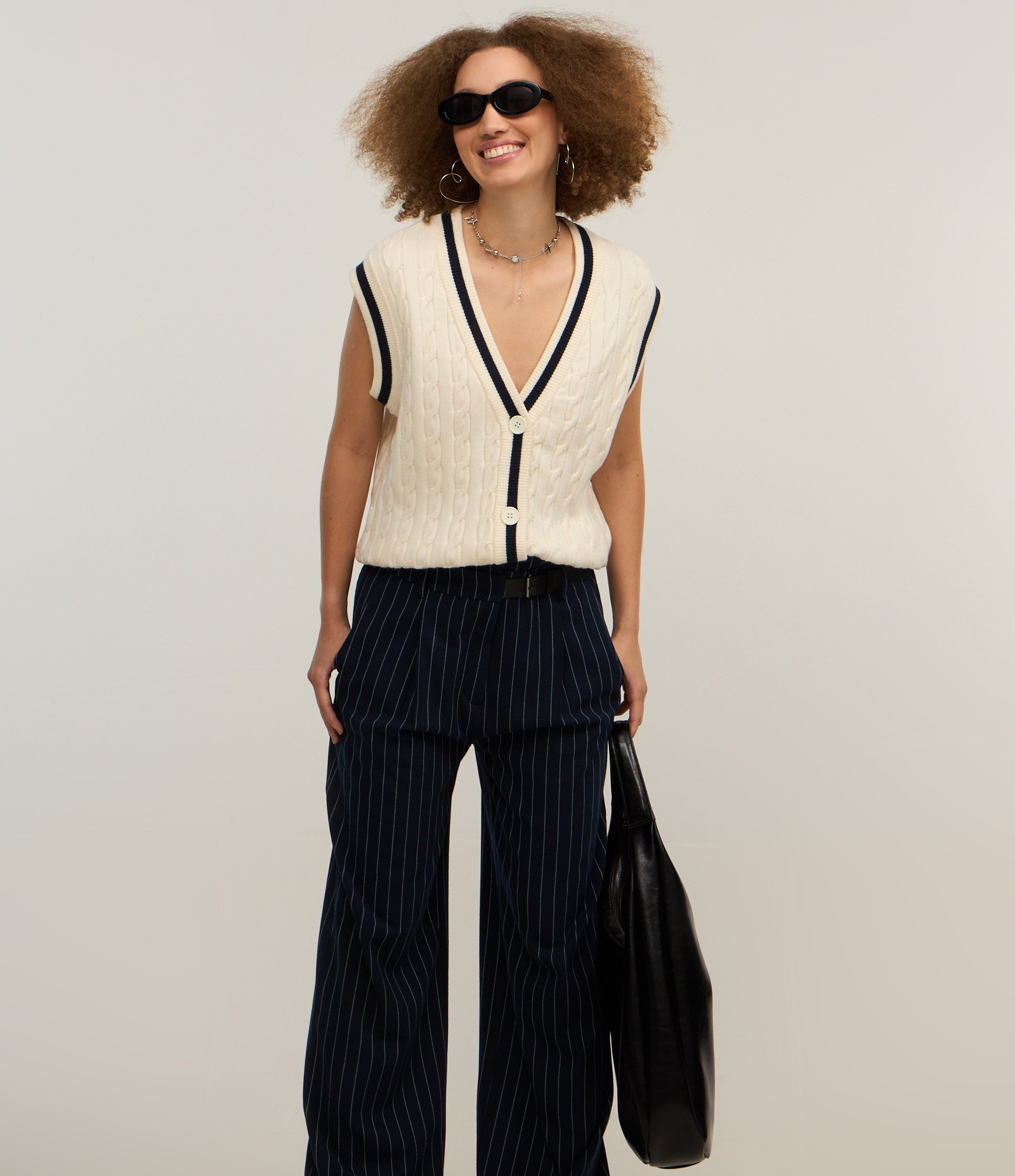 Calça Reta em Alfaiataria com Cós Alto e Meio Cinto 2