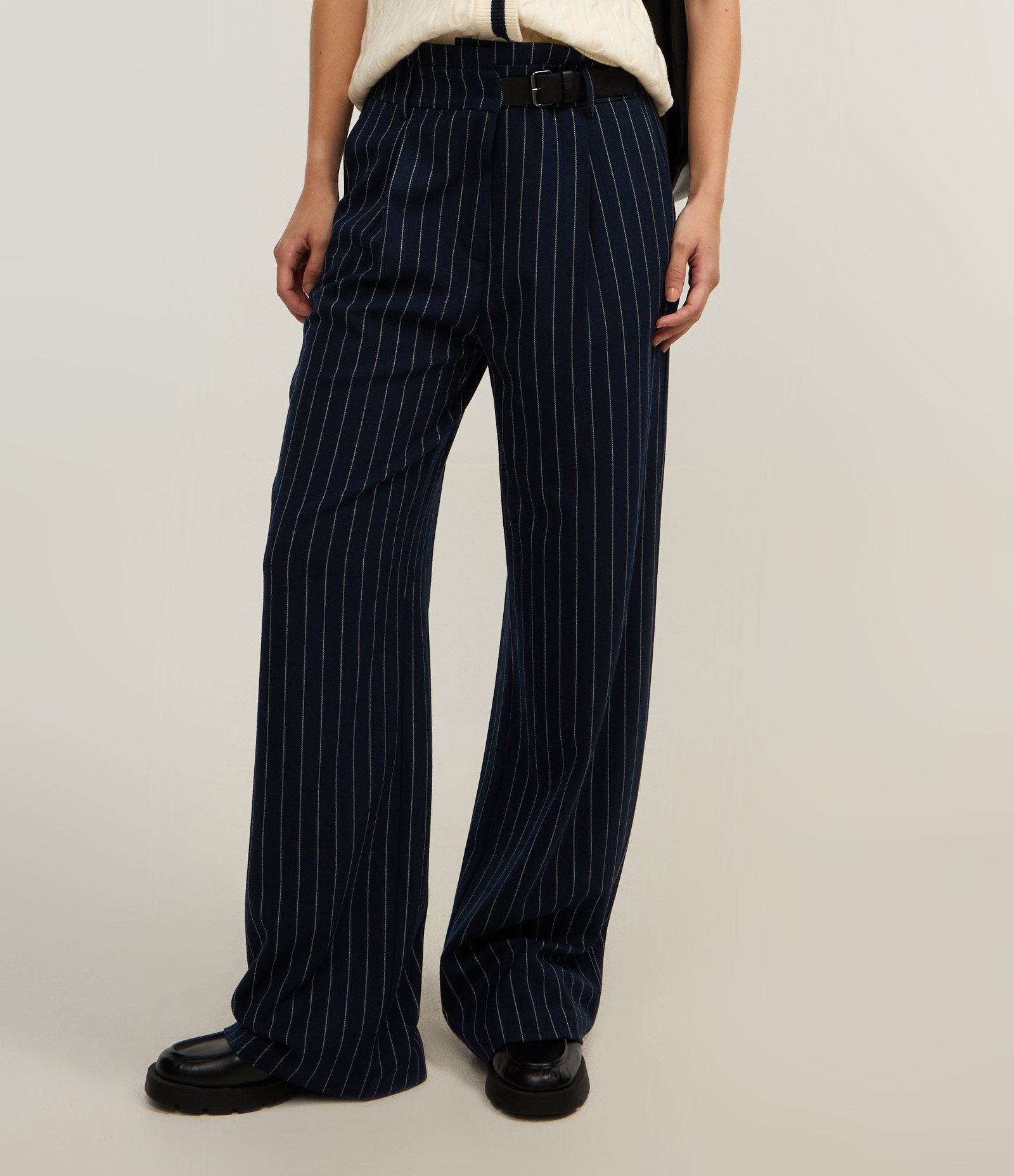 Calça Reta em Alfaiataria com Cós Alto e Meio Cinto 3