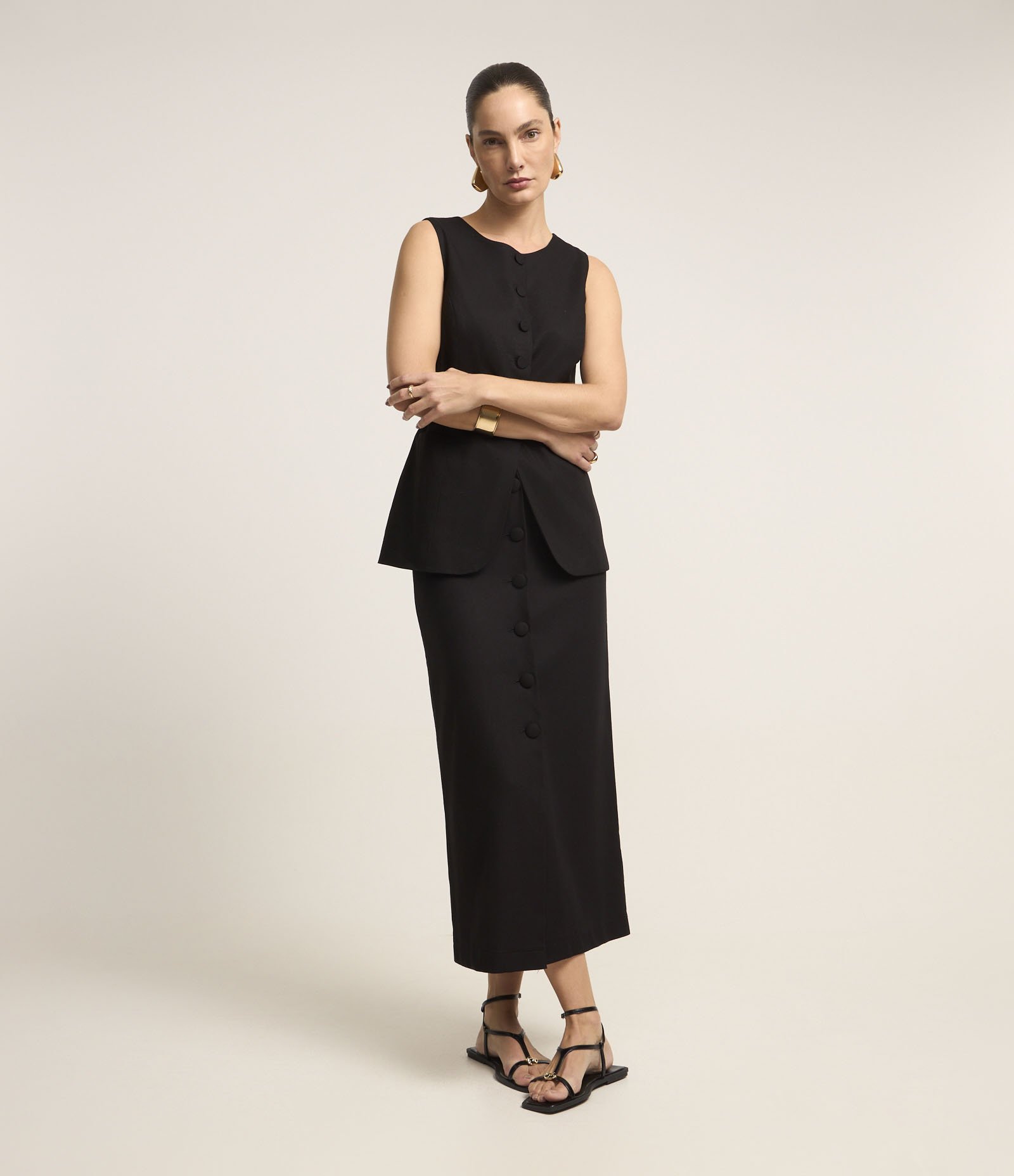 Colete Alongado com Barra Arredonda e Bolsos Preto 2