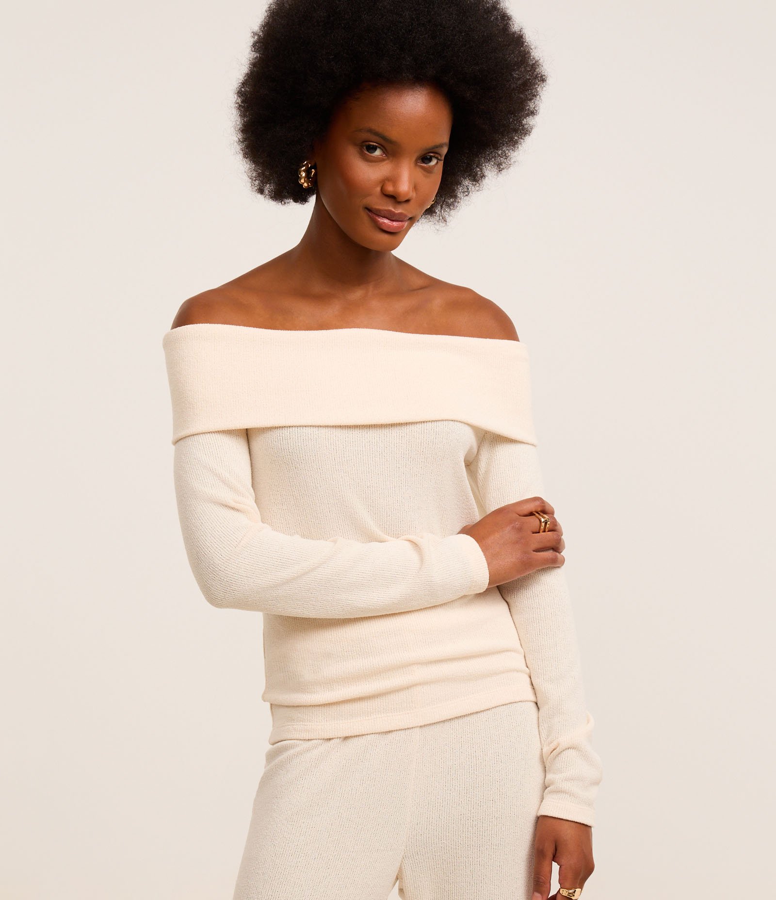 Blusa Texturizada com Decote Ombro a Ombro Bege 1
