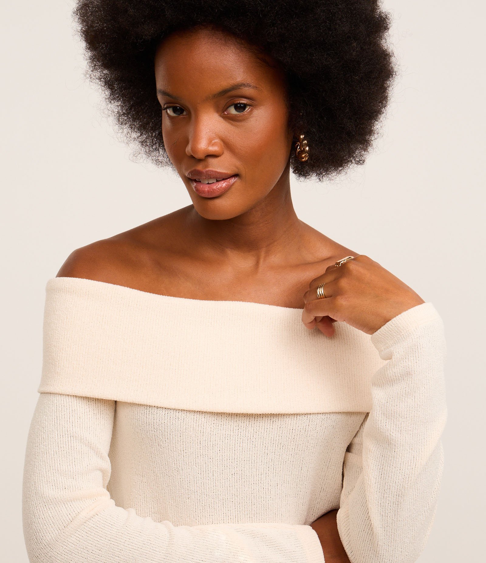 Blusa Texturizada com Decote Ombro a Ombro Bege 3