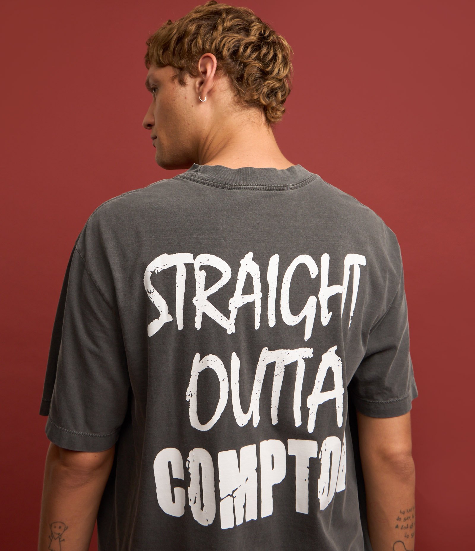 Camiseta Relaxed em Algodão com Estampa Lettering N.W.A Cinza 4