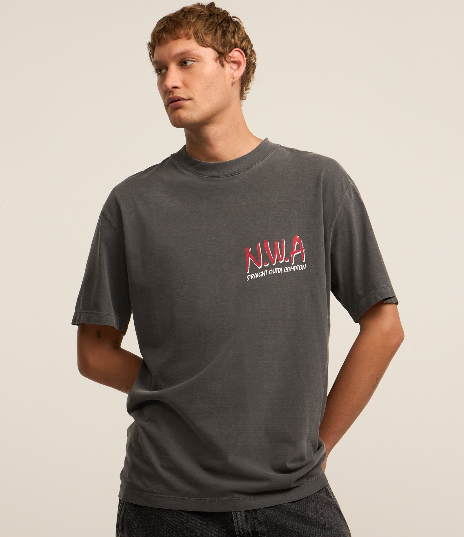 Camiseta Relaxed em Algodão com Estampa Lettering N.W.A Cinza 3