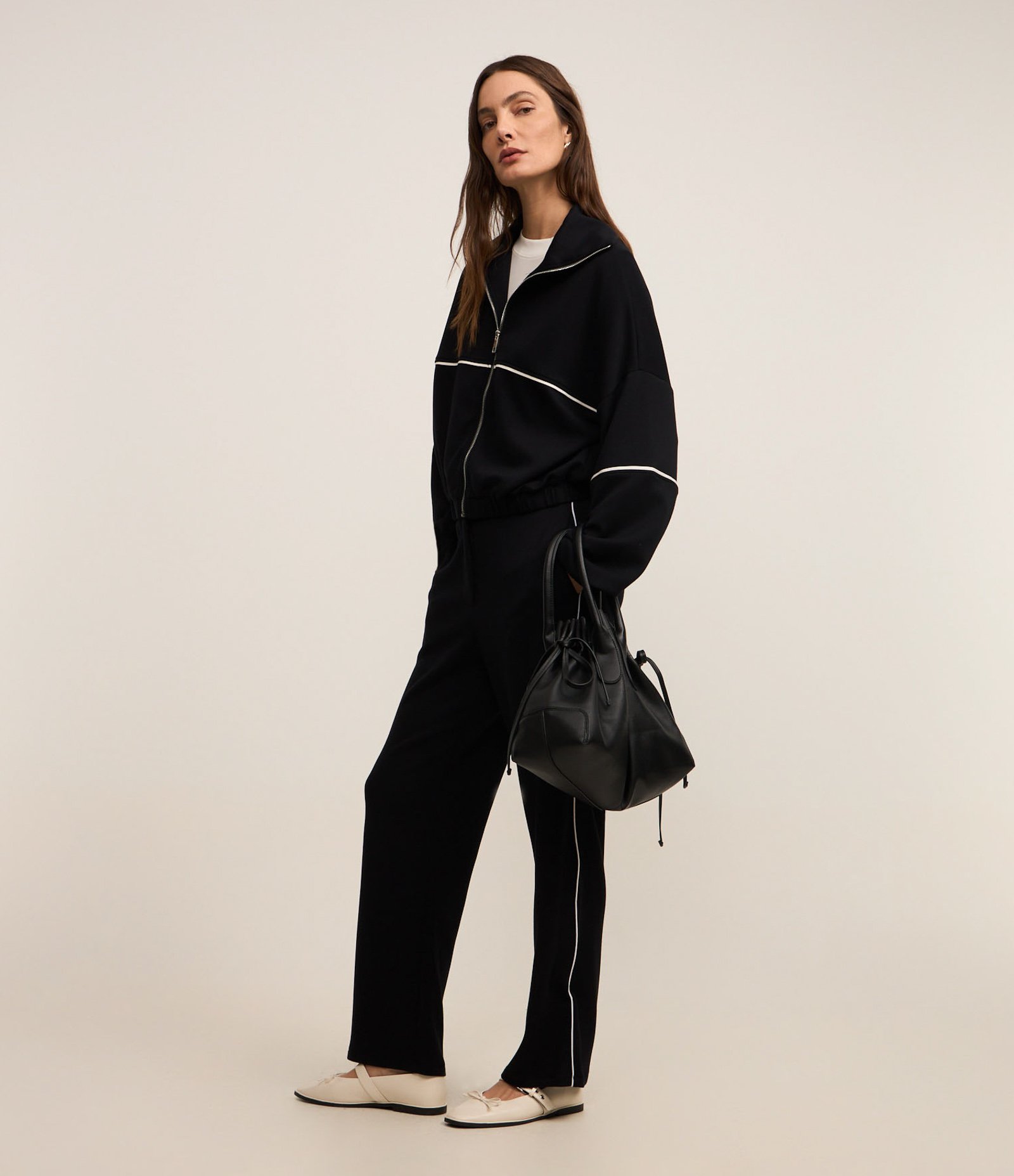 Casaco em Viscose com Zíper e Viés Contrastante Preto 4