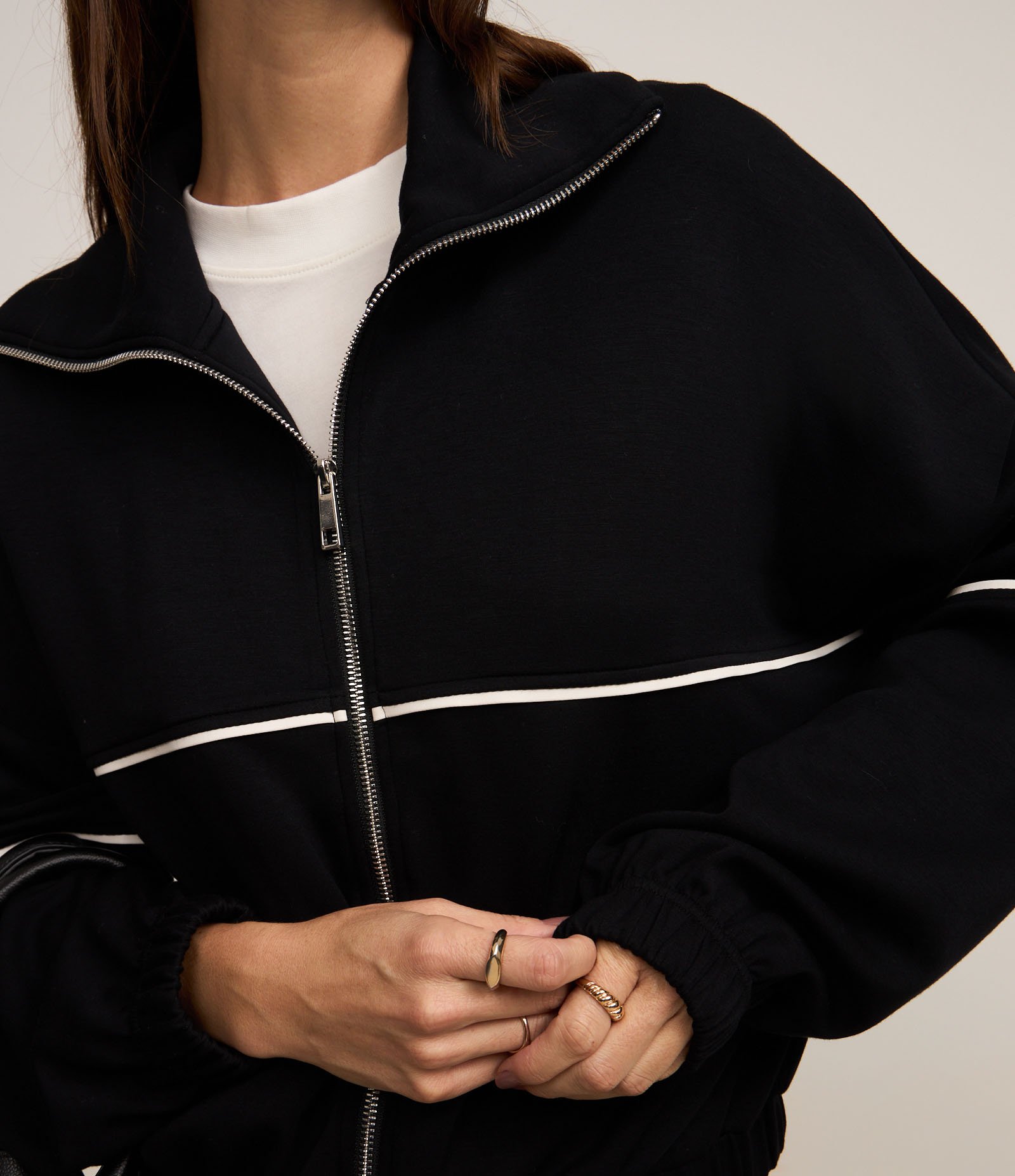 Casaco em Viscose com Zíper e Viés Contrastante Preto 6