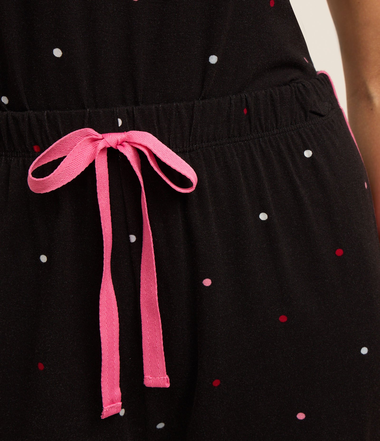 Short de Pijama em Viscose com Viés Colorido e Estampa de Poá Preto 4