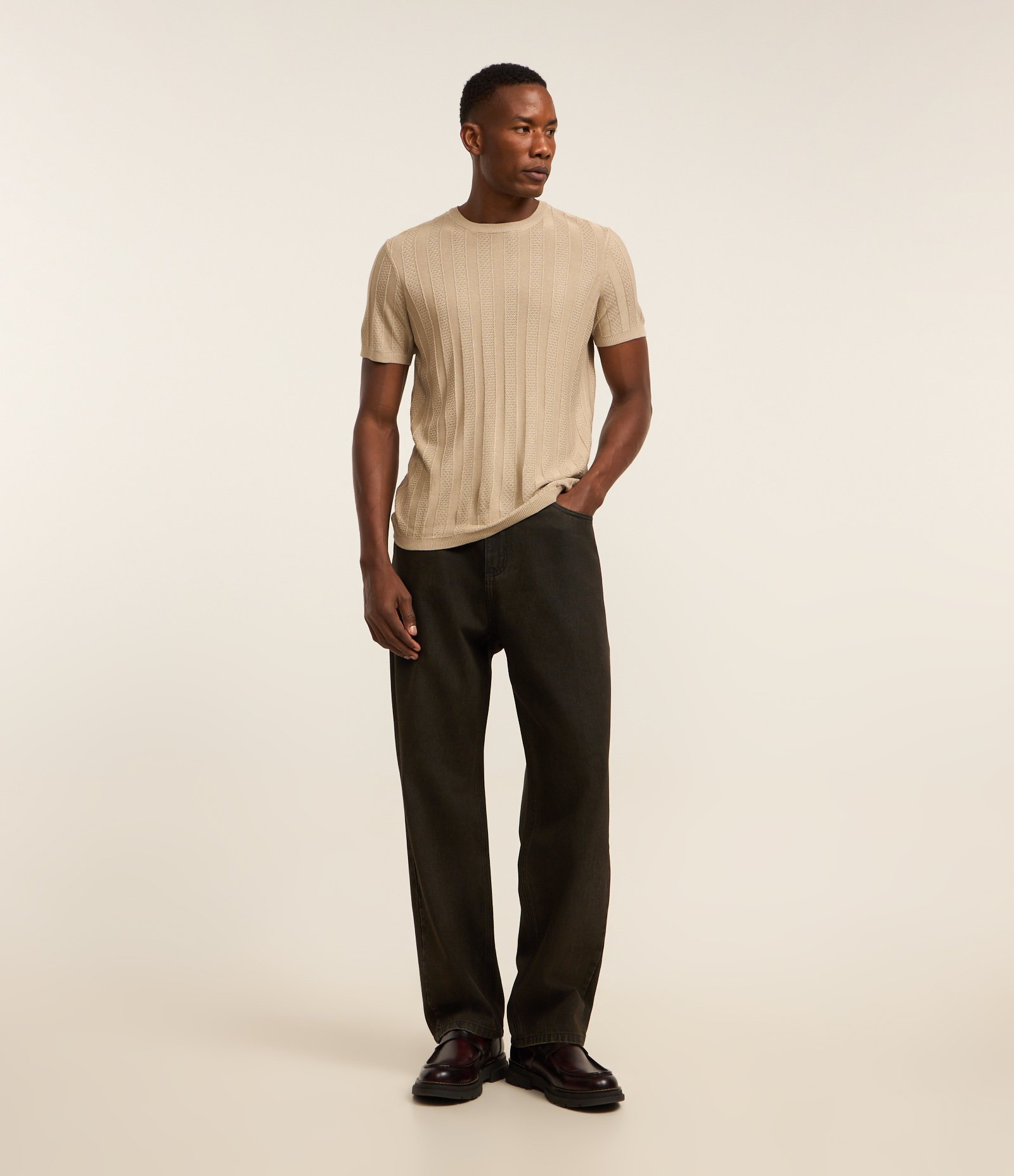 Camiseta em Viscose com Listras em Relevo Bege 2