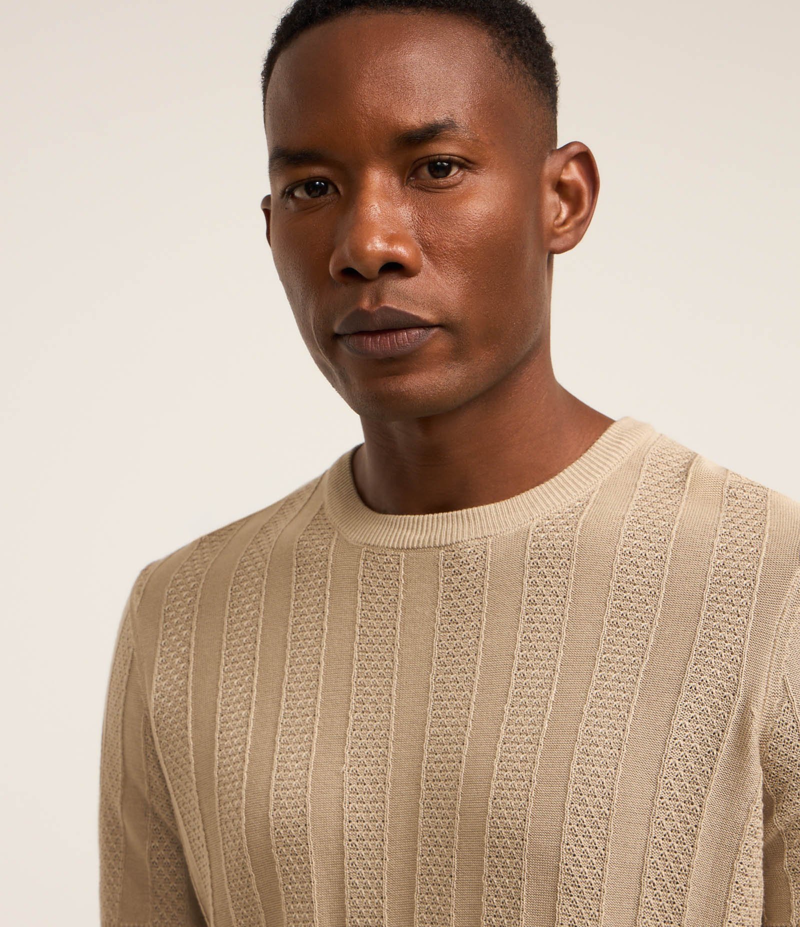 Camiseta em Viscose com Listras em Relevo Bege 4