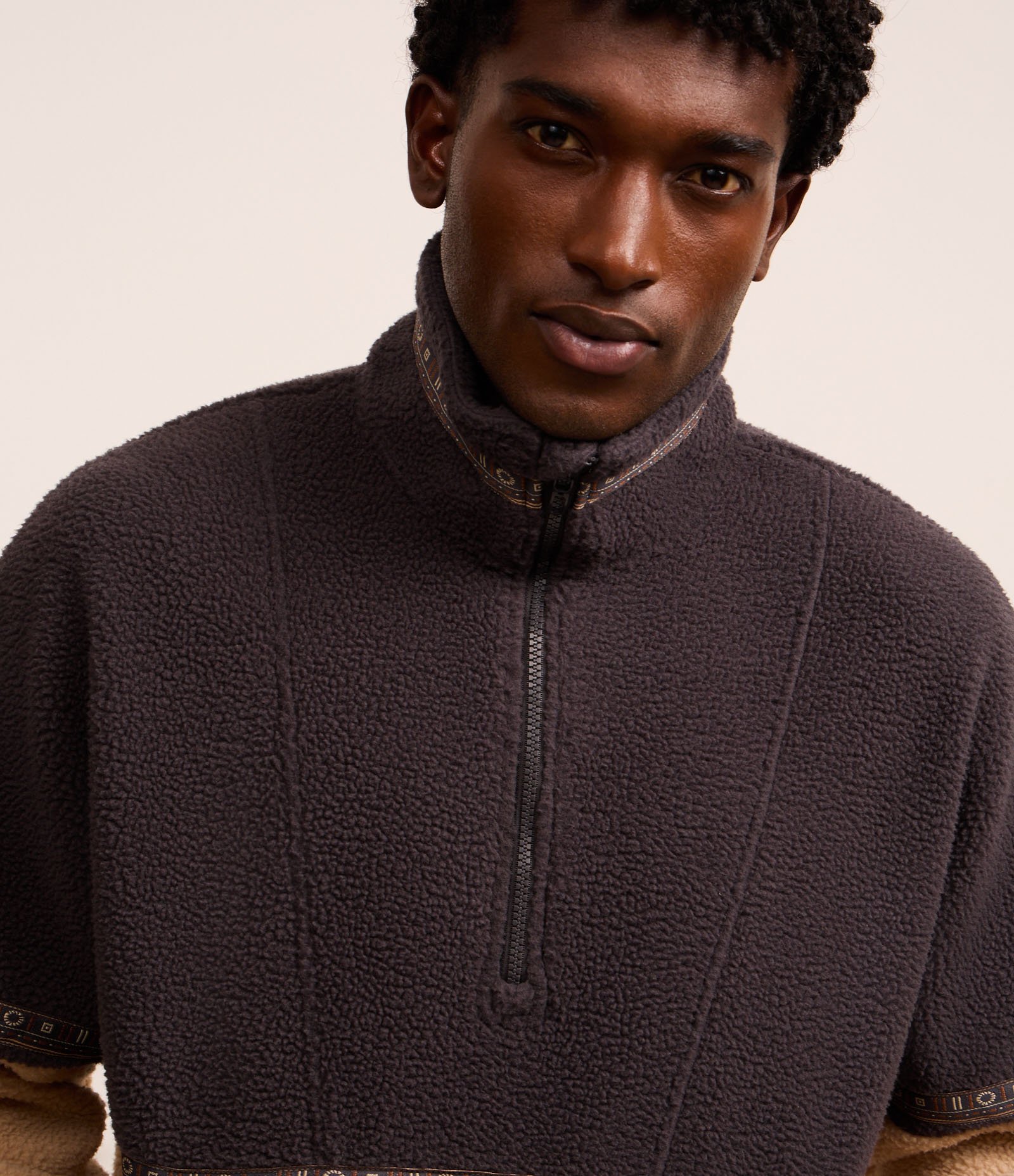 Casaco em Sherpa com Listra Estampada em Bloco de Cores Azul/Bege 5