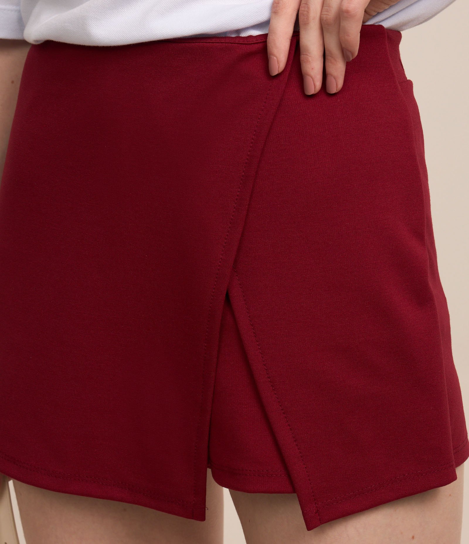 Short Saia em Ponto Roma com Frente Transpassada Vermelho 4