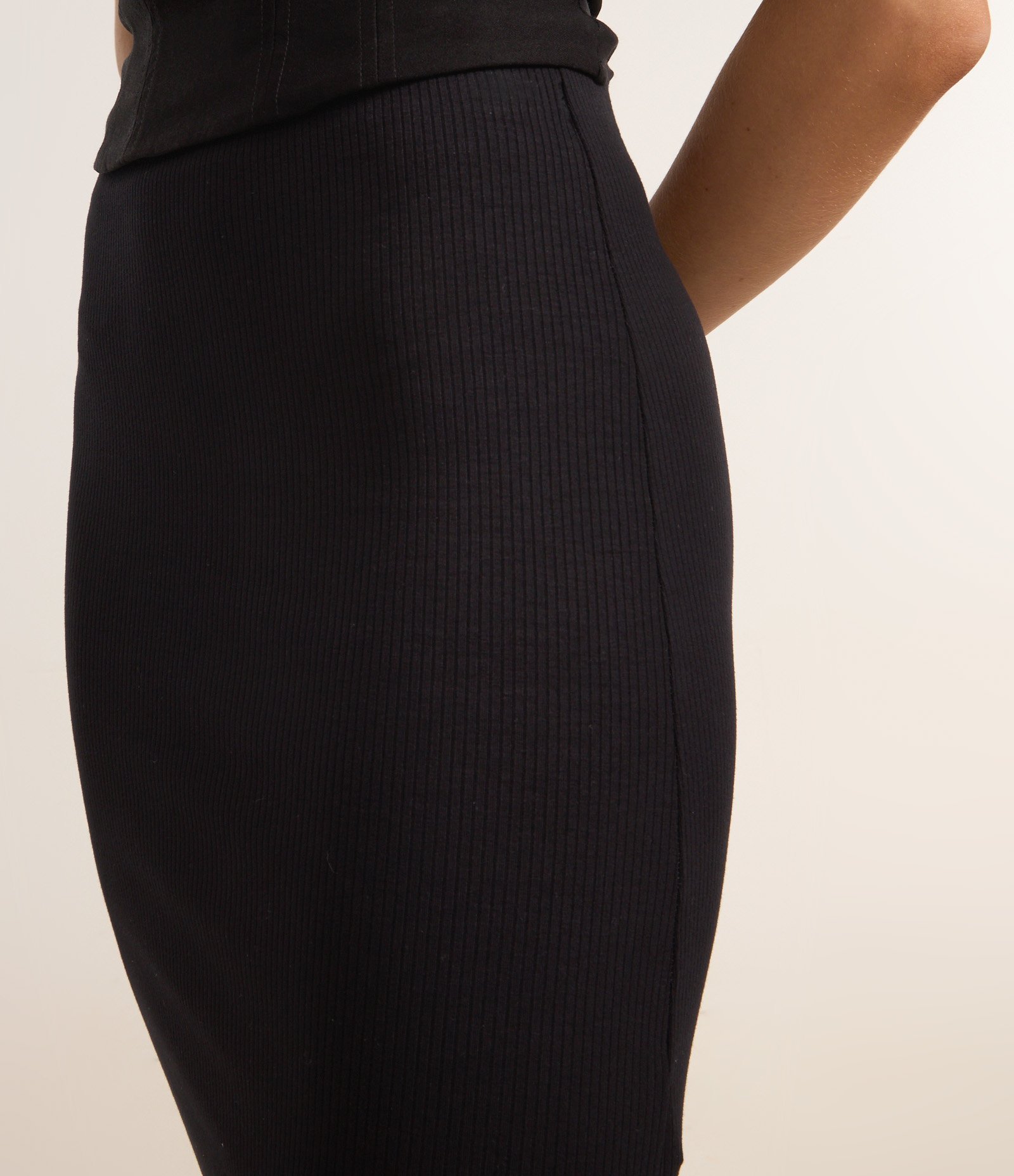 Saia Midi em Ribana com Fenda e Barra Picot 4