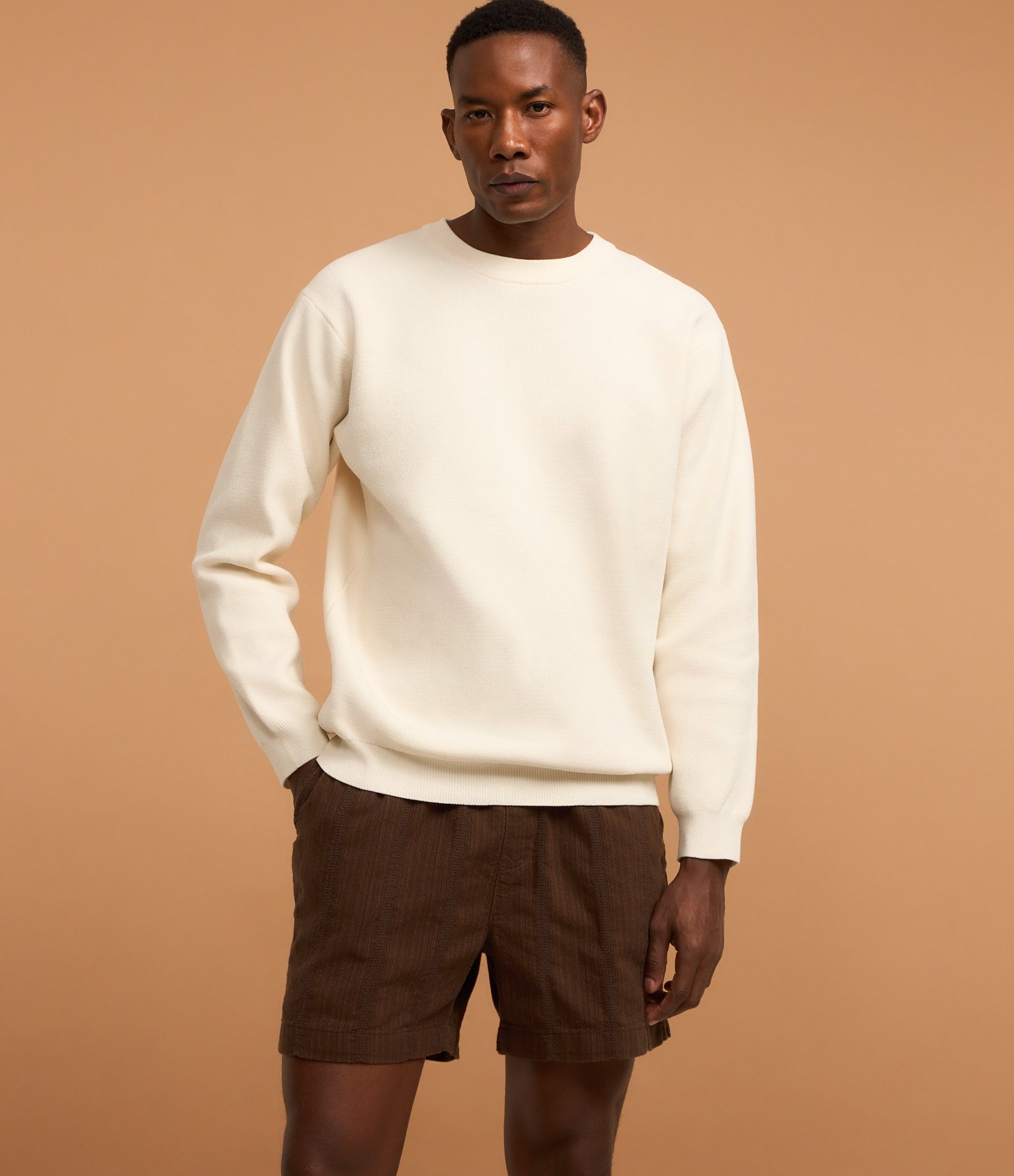 Bermuda em Algodão com Textura de Listras Marrom 3