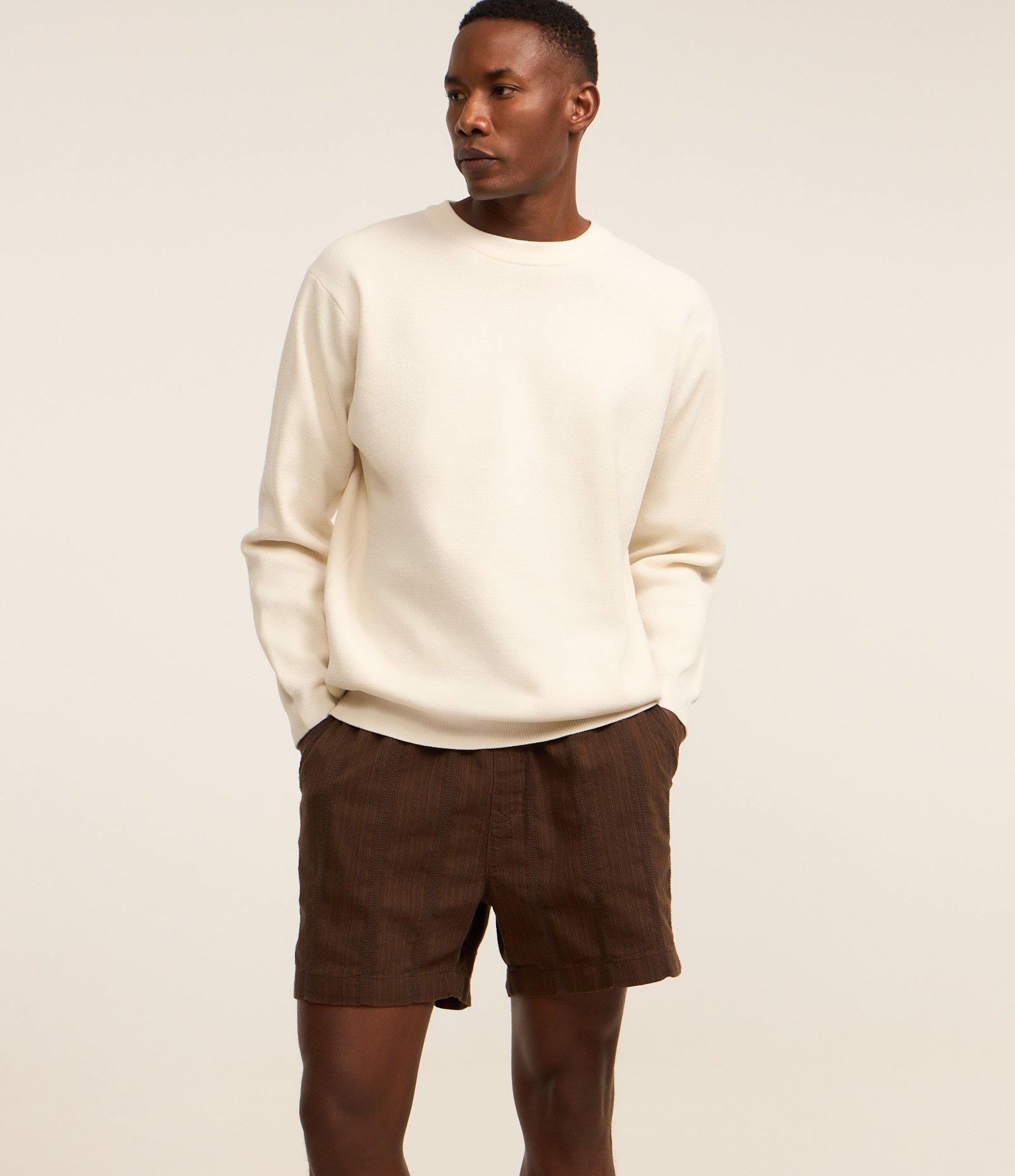 Bermuda em Algodão com Textura de Listras Marrom 5