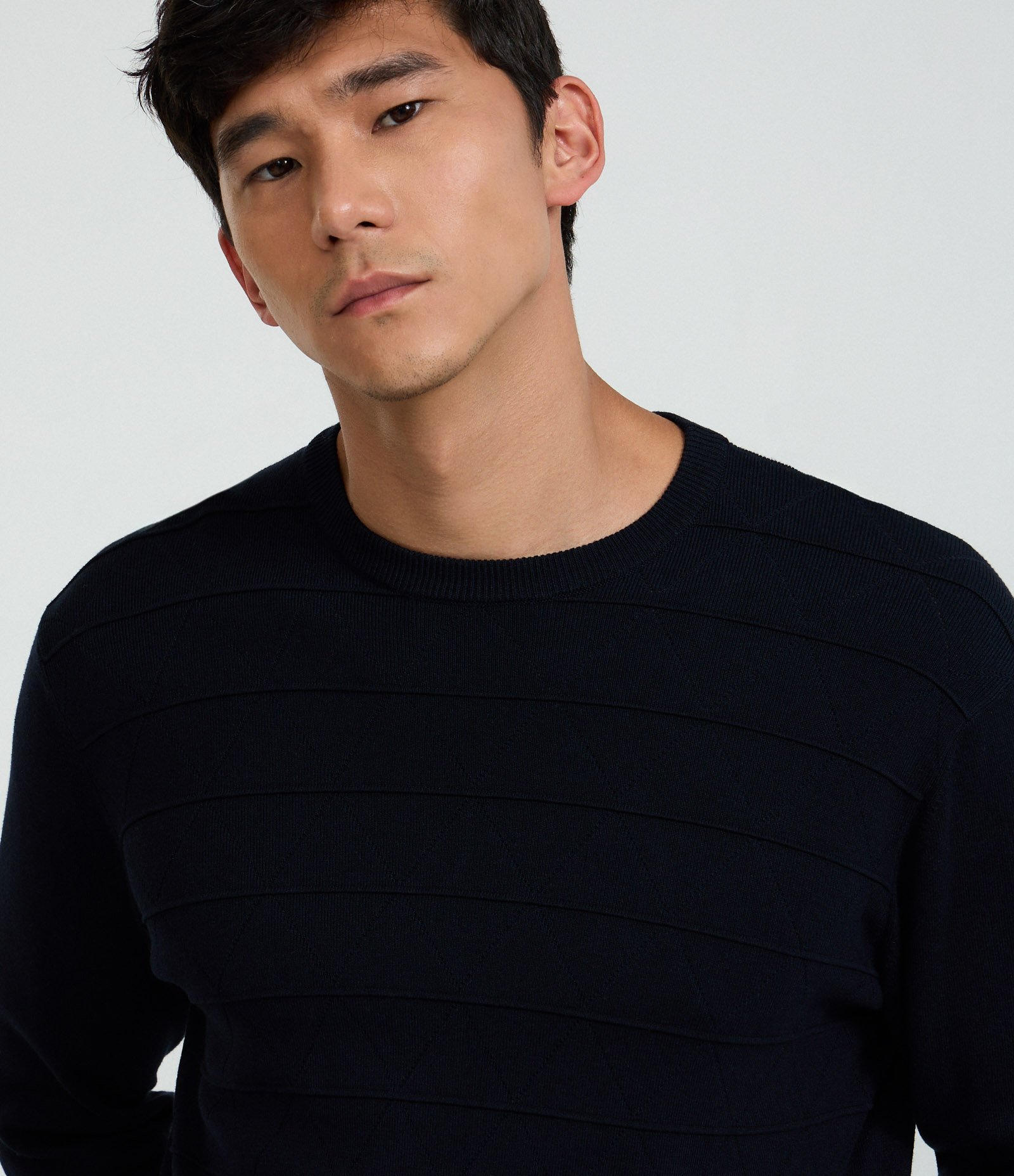 Suéter Regular em Tricô com Gola Redonda Preto 4