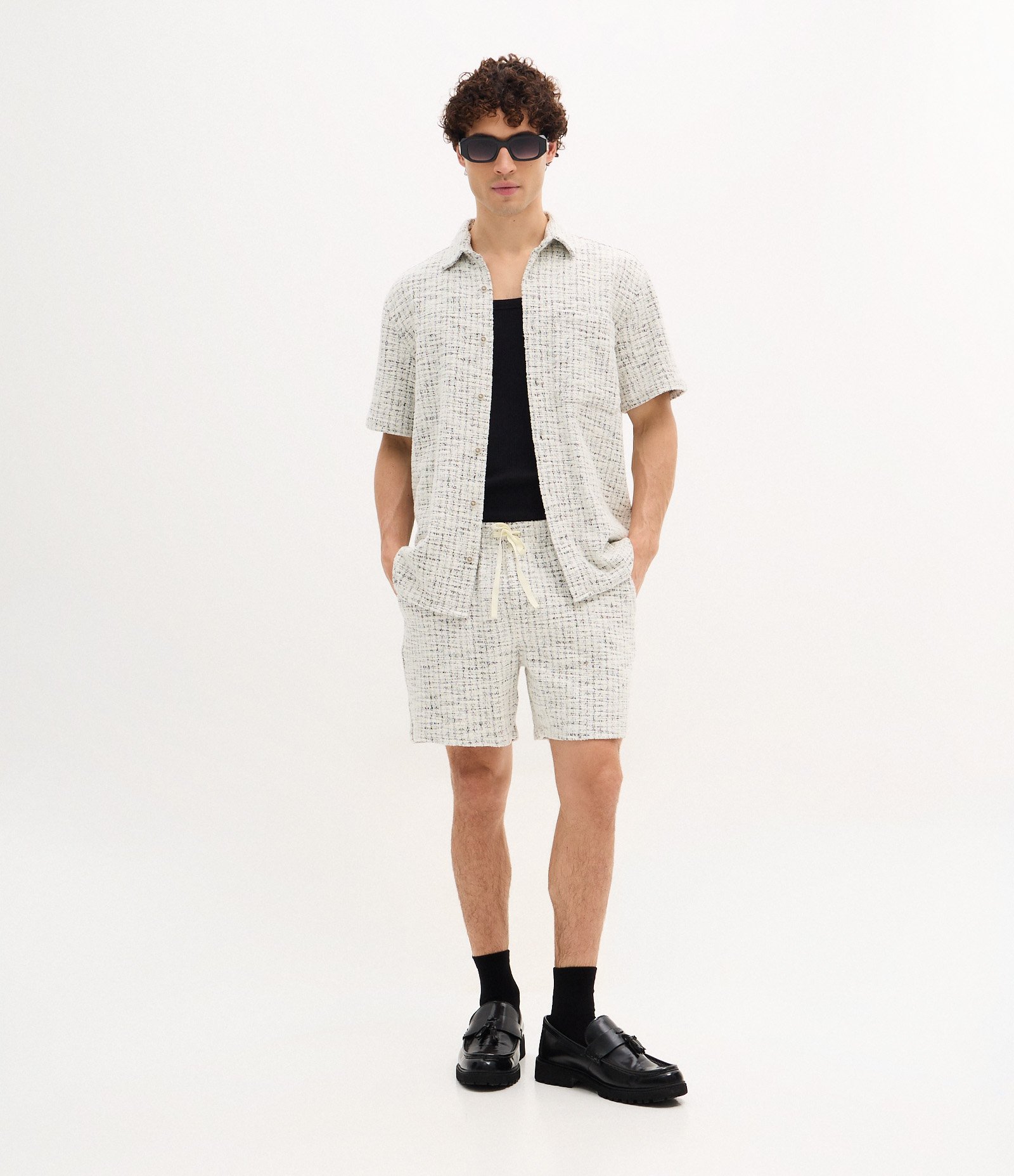 Bermuda em Tweed com Cordão Off Wite/ Preto 1