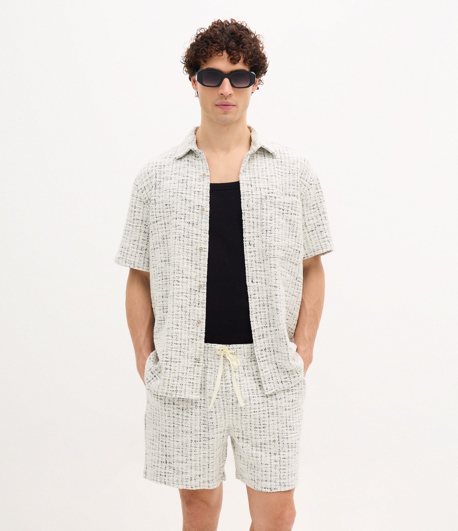 Bermuda em Tweed com Cordão Off Wite/ Preto 4