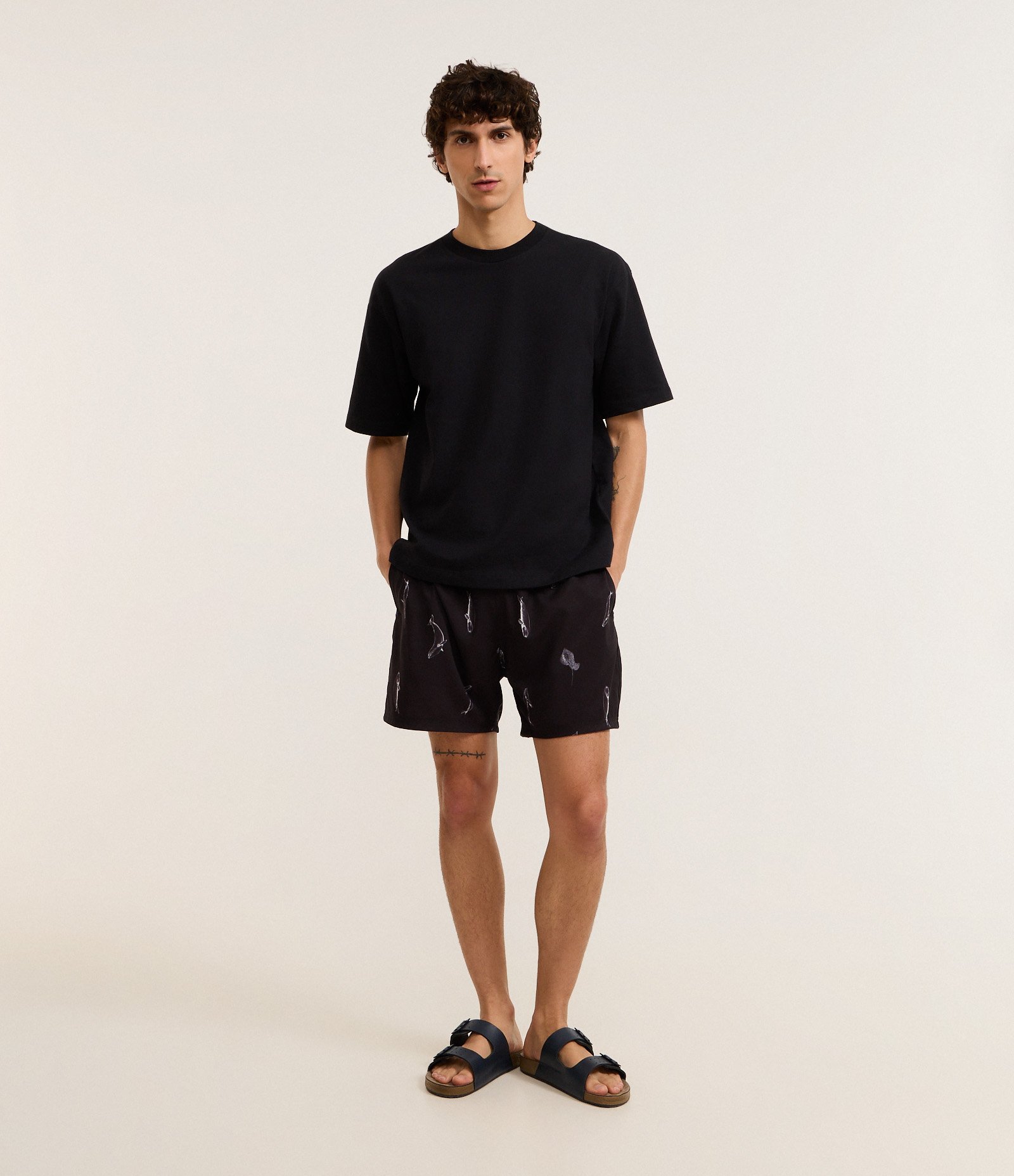 Bermuda de Banho em Microfibra com Estampa Mini Baleias Preto 1