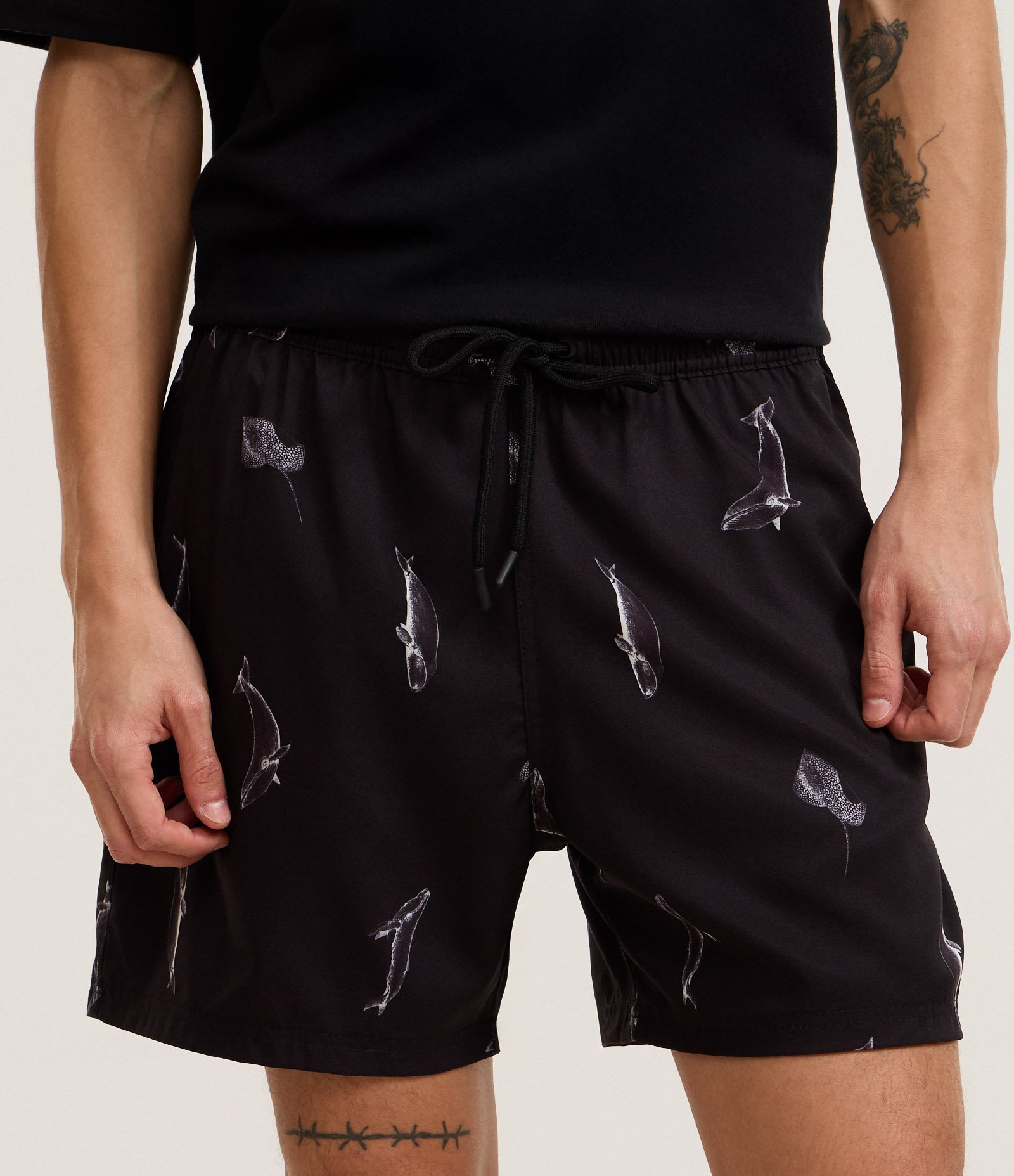 Bermuda de Banho em Microfibra com Estampa Mini Baleias Preto 2