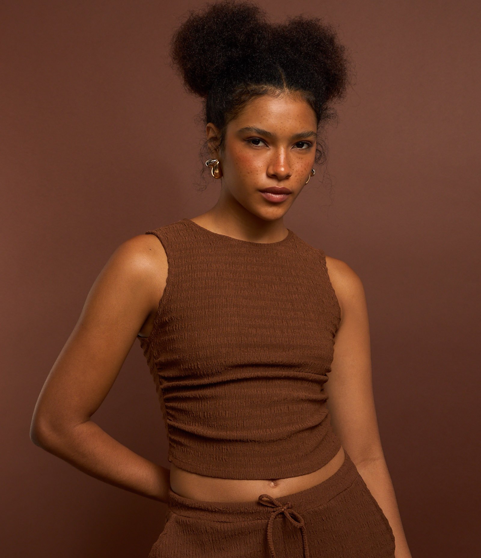 Blusa Texturizada com Franzidos Laterais Marrom 4