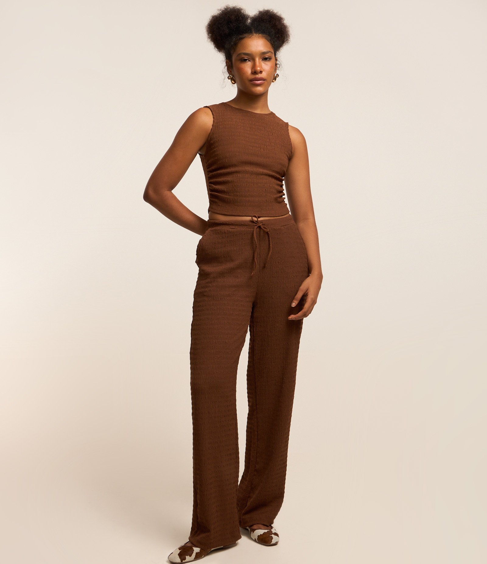 Blusa Texturizada com Franzidos Laterais Marrom 2