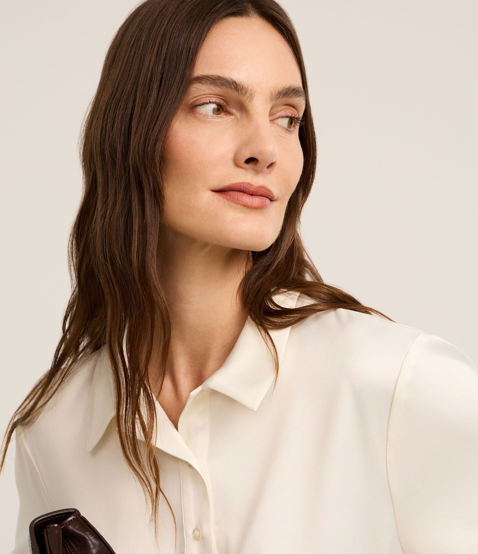 Camisa com Efeito Acetinado e Gola Polo Off White 4