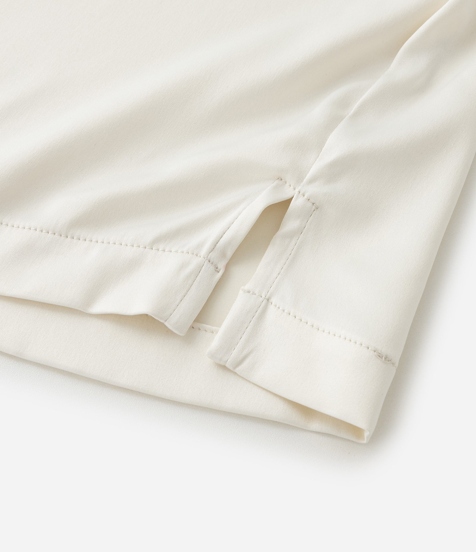 Camisa com Efeito Acetinado e Gola Polo Off White 8