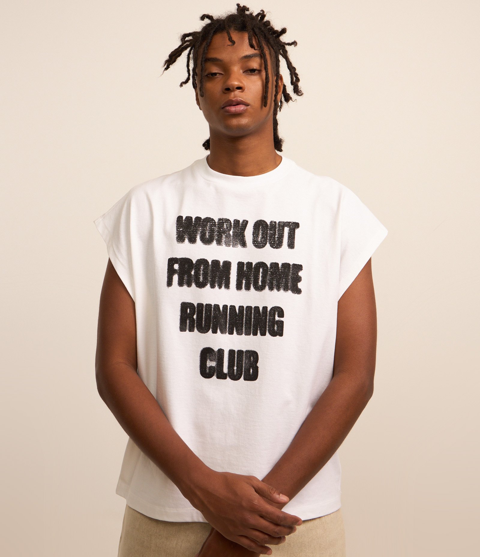 Regata Boxy Cropped em Malhão com Estampa Lettering Branco 3