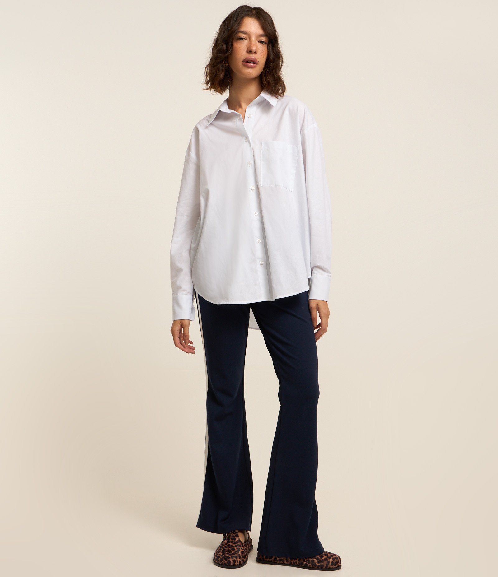 Camisa Alongada em Tricoline com Bolso Branco 2