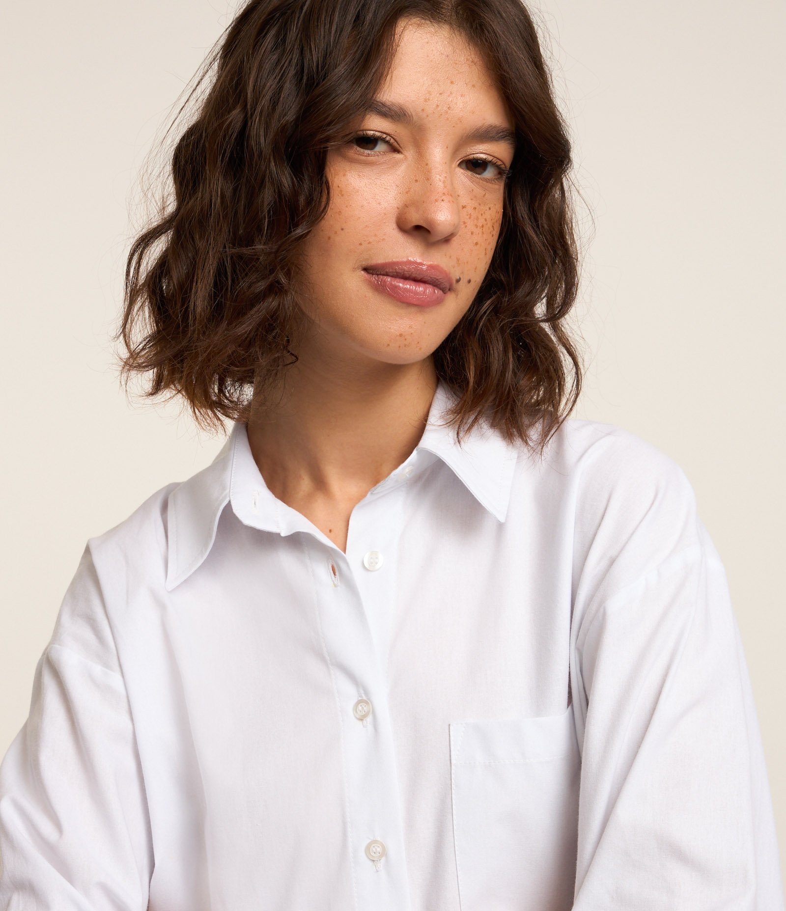 Camisa Alongada em Tricoline com Bolso Branco 3