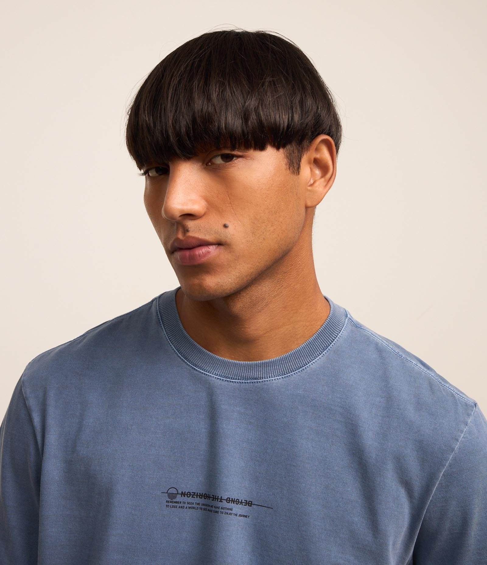 Camiseta Comfort em Algodão Estonado com Estampa Lettering Azul 1